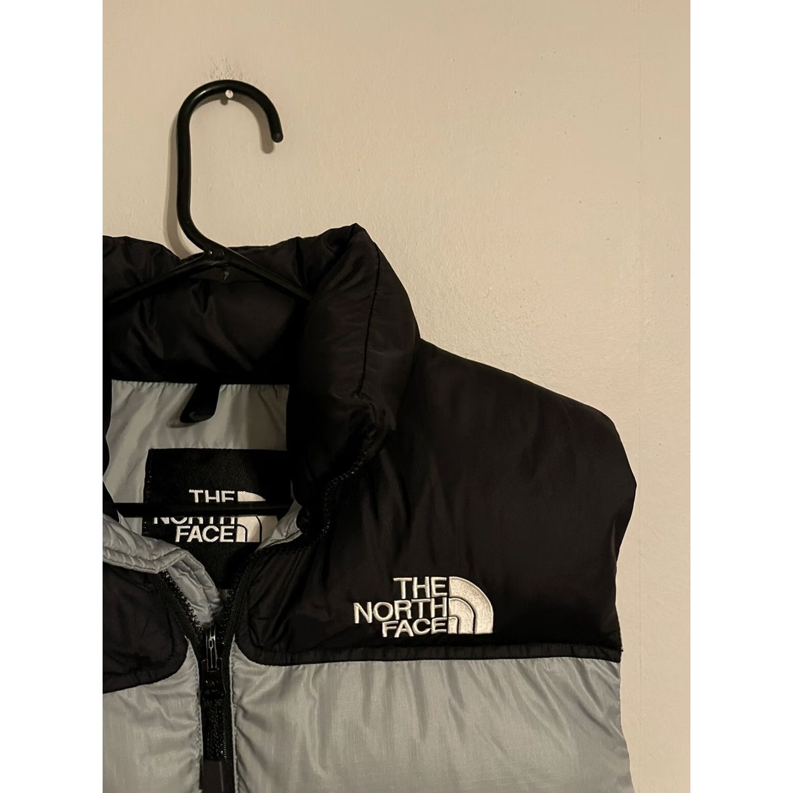The North Face VINTAGE The North Face Neptuse 700 Goose Down Gray/Black Puffer Vest Women's S Jacket Size S / US 4 / IT 40 - 2 Thumbnail