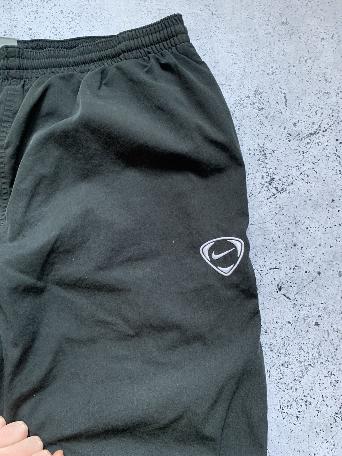 Nike Vintage Nike Nylon Baggy Track Pants Y2K Drill Pants USA 90s Size US 32 / EU 48 - 3 Thumbnail