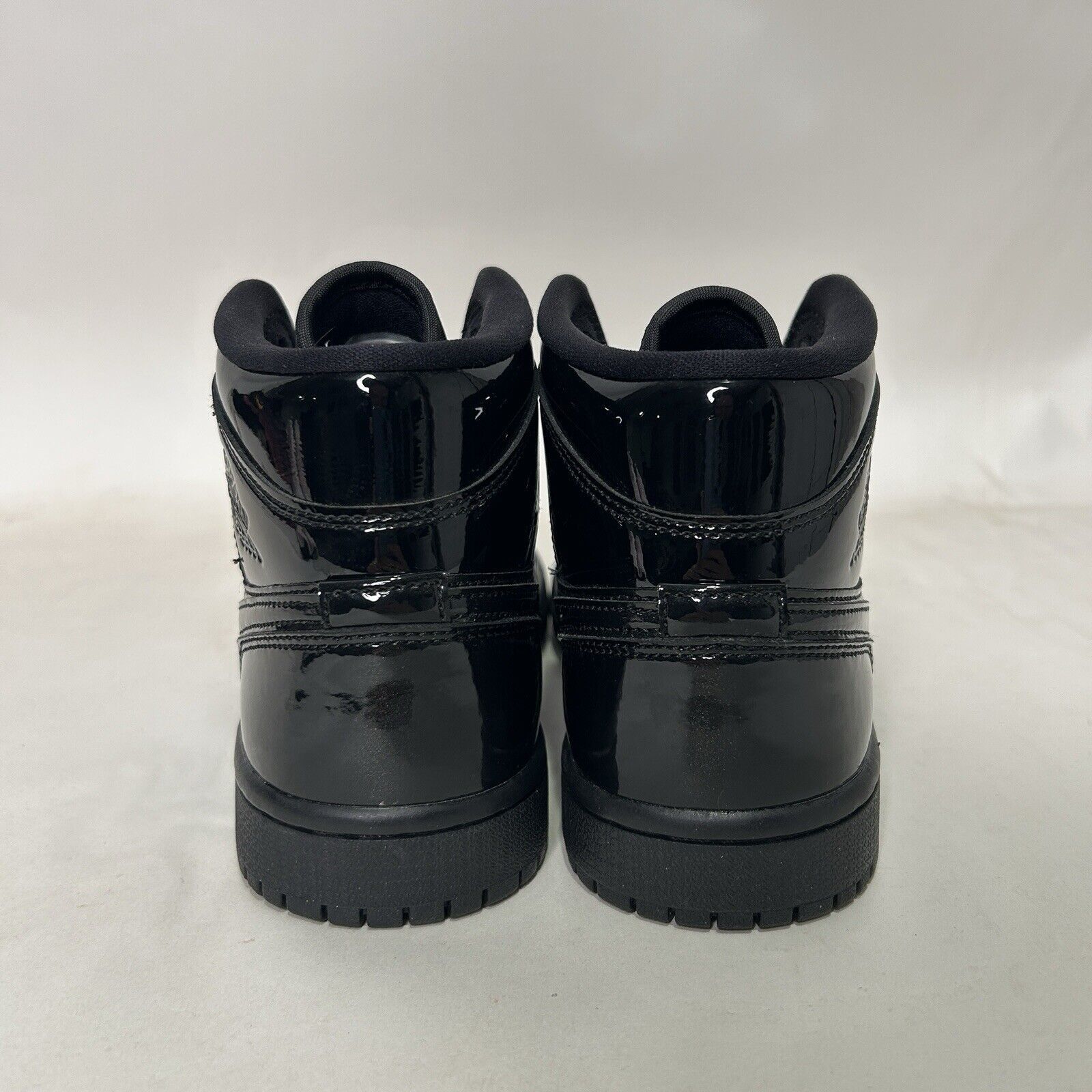 Jordan Brand Nike Air Jordan 1 Mid Retro WMNS Patent "Triple Black" Size US 7 / IT 37 - 4 Thumbnail