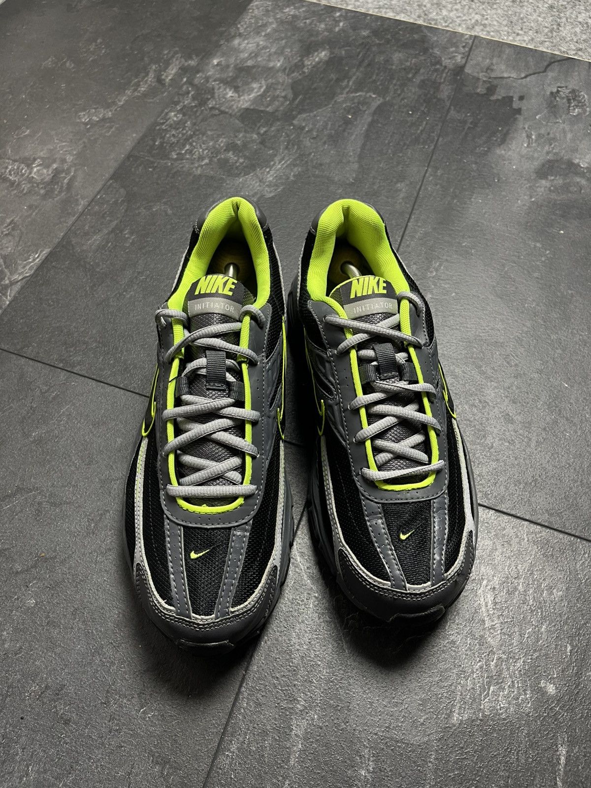 Nike Nike Initiator Black Dark Grey Volt Neon Green Size US 8.5 / EU 41-42 - 4 Thumbnail