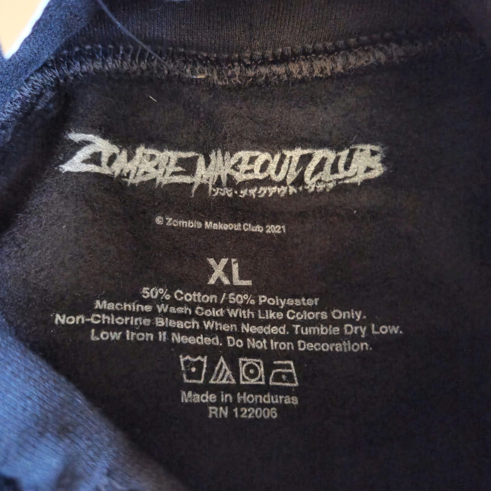 Hot Topic Hot Topic Hoodie Zombie Makeout Club Skater Polaroids Black L Pullover NWT Grunge Punk Emo Unisex Adults Graphic Print Hooded Long Sleeve Size US L / EU 52-54 / 3 - 6 Thumbnail