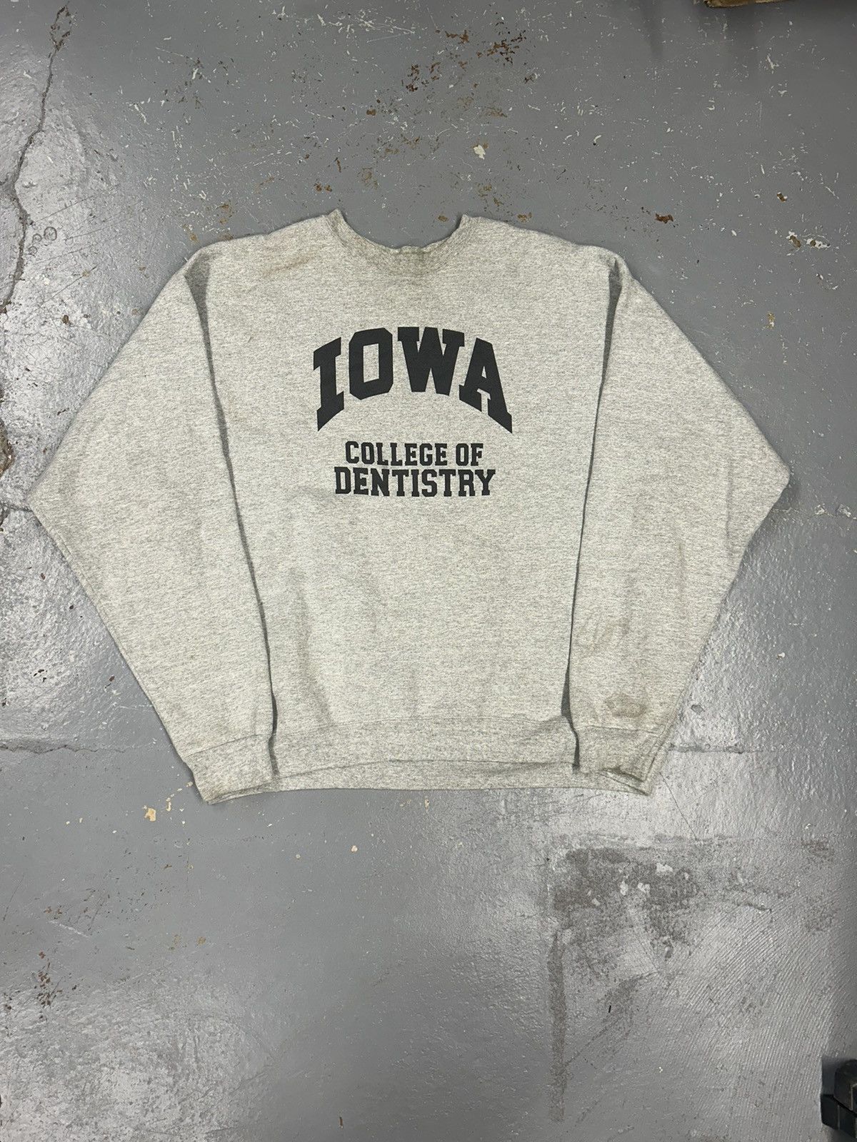 Vintage Crazy Vintage 90 Grey Iowa Dentistry Baggy Pullover Crewneck Size US XL / EU 56 / 4 - 1 Thumbnail