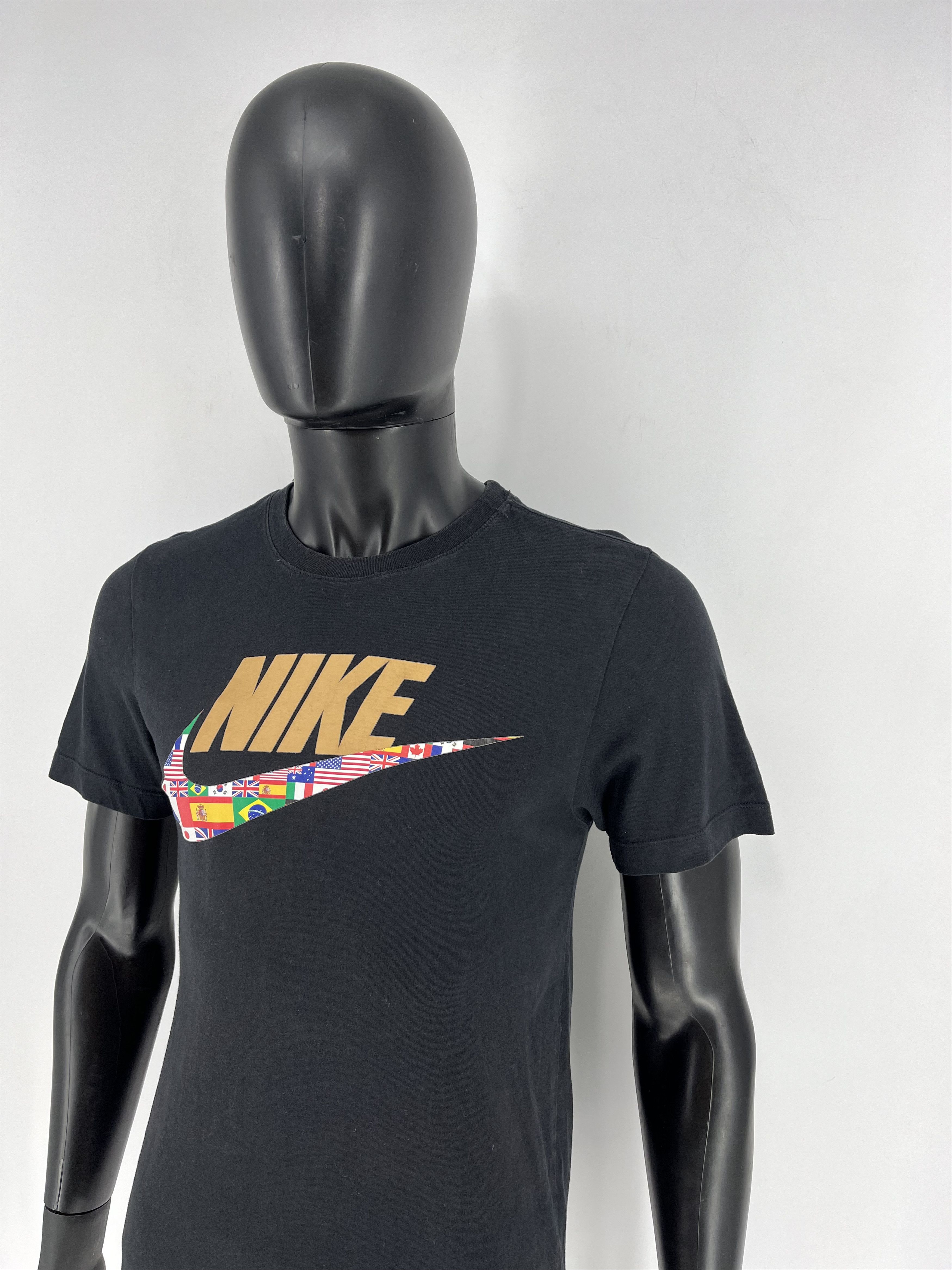 Nike Vintage Y2K Nike Center Swoosh Logo T-Shirt Size US S / EU 44-46 / 1 - 8 Thumbnail