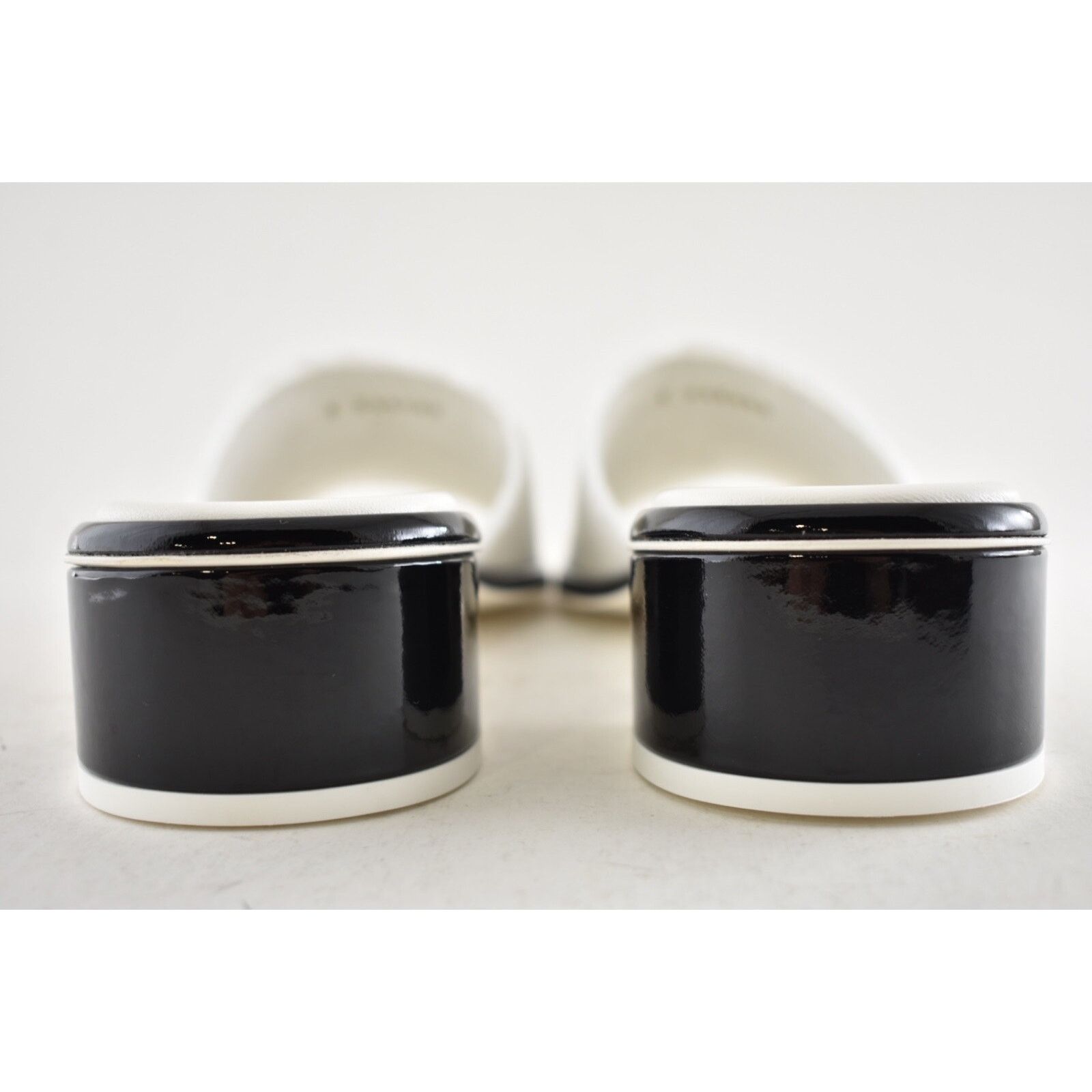 Chanel Chanel 24C White Black CHA NEL Letter Logo Mule Slide Size US 8 / IT 38 - 16 Thumbnail