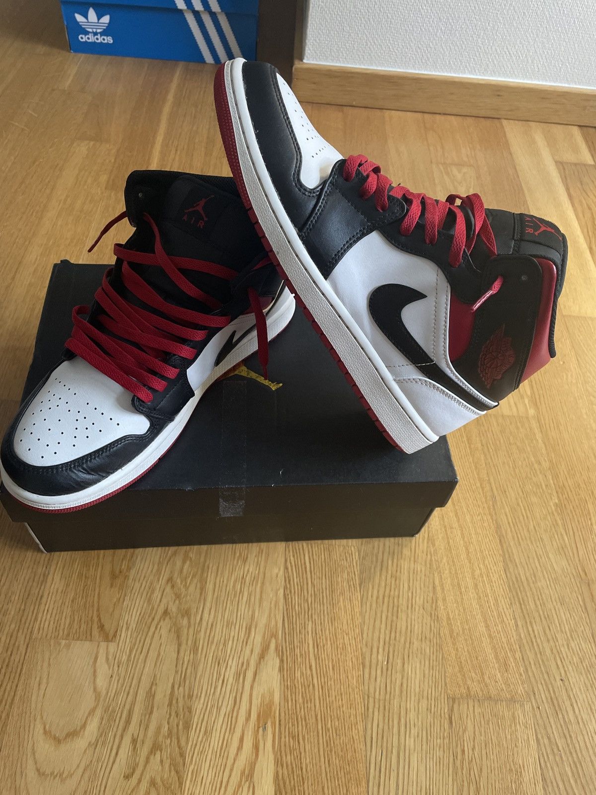 Jordan Brand Jordan 1 mid Size US 10.5 / EU 43-44 - 3 Thumbnail