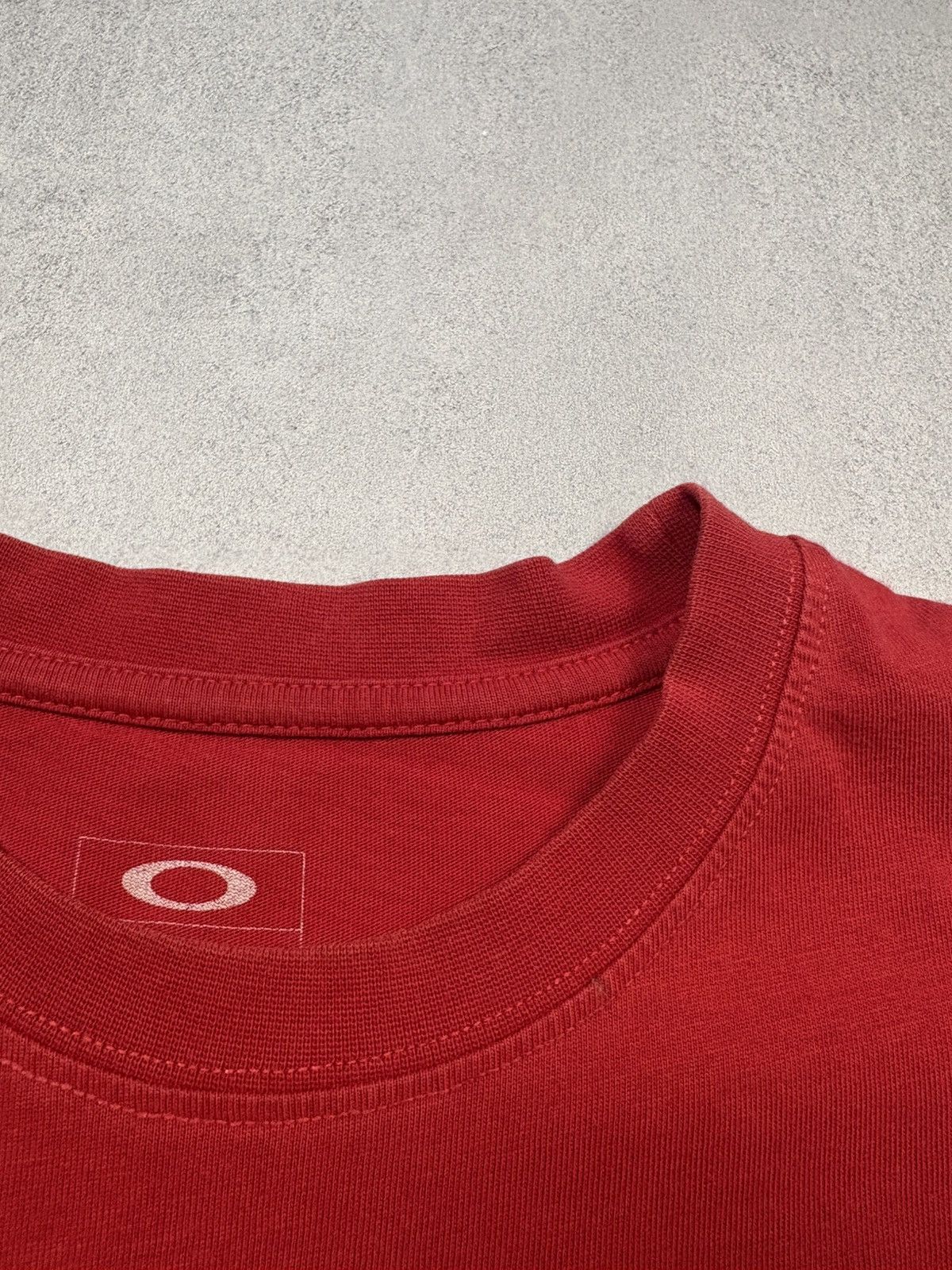 Oakley Oakley Vintage Red Spell Out T Shirt Hype Big Logo Y2K 00s Size US M / EU 48-50 / 2 - 14 Thumbnail