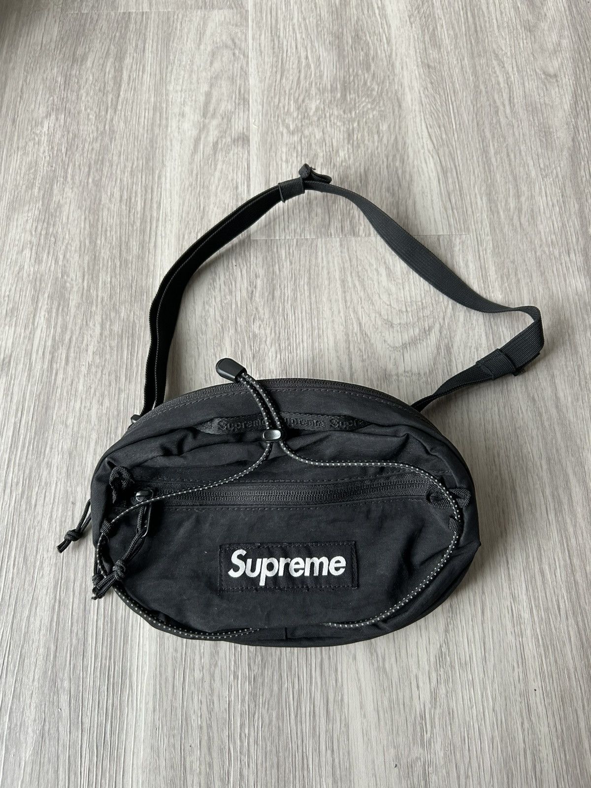 Supreme 🎱🎱 NWT Supreme SS18 black fanny pack cross-body waistbag