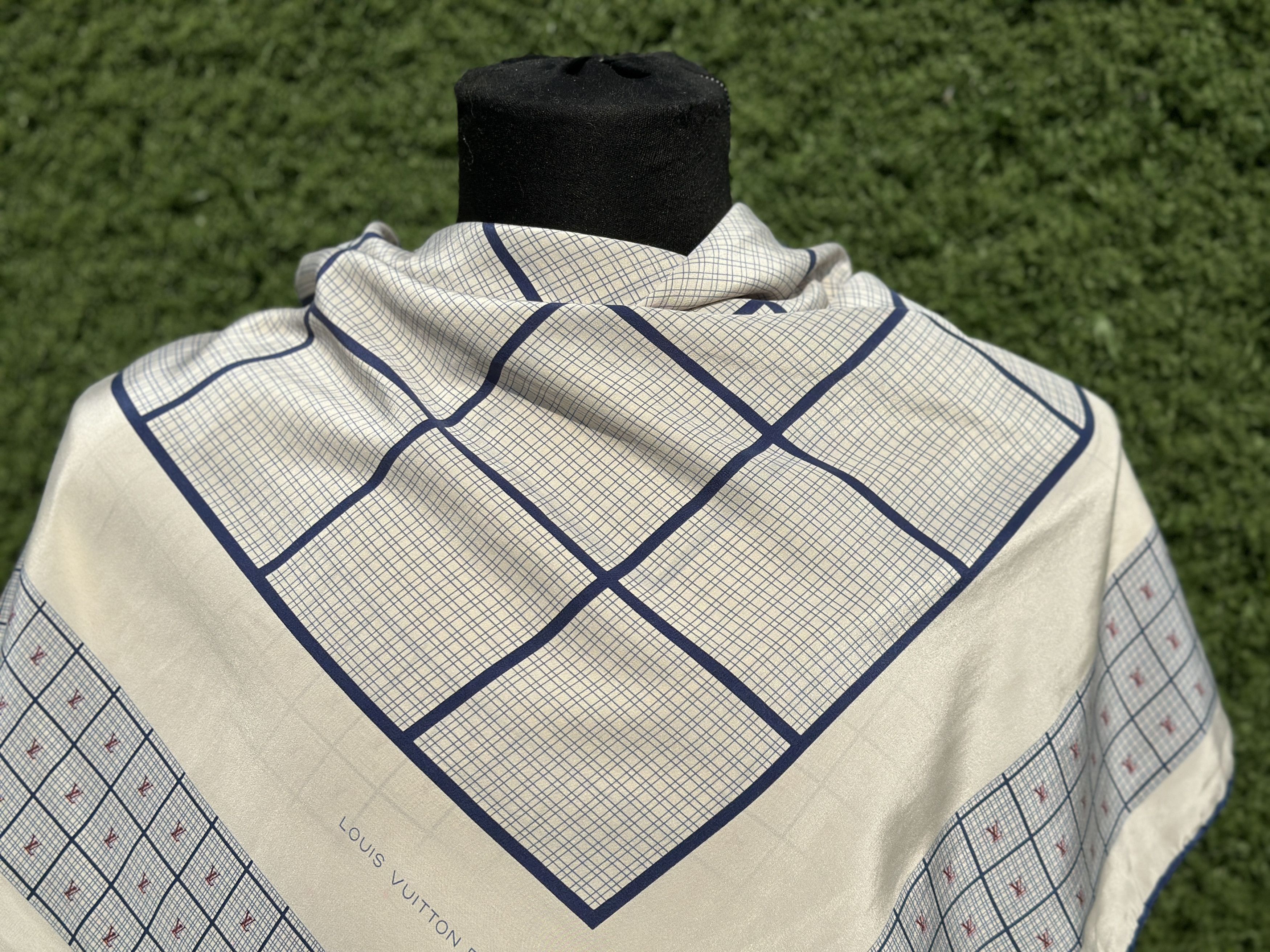 Louis Vuitton Louis Vuitton Silk Scarf Monogram Grid Square 81x83cm Size ONE SIZE - 16 Thumbnail