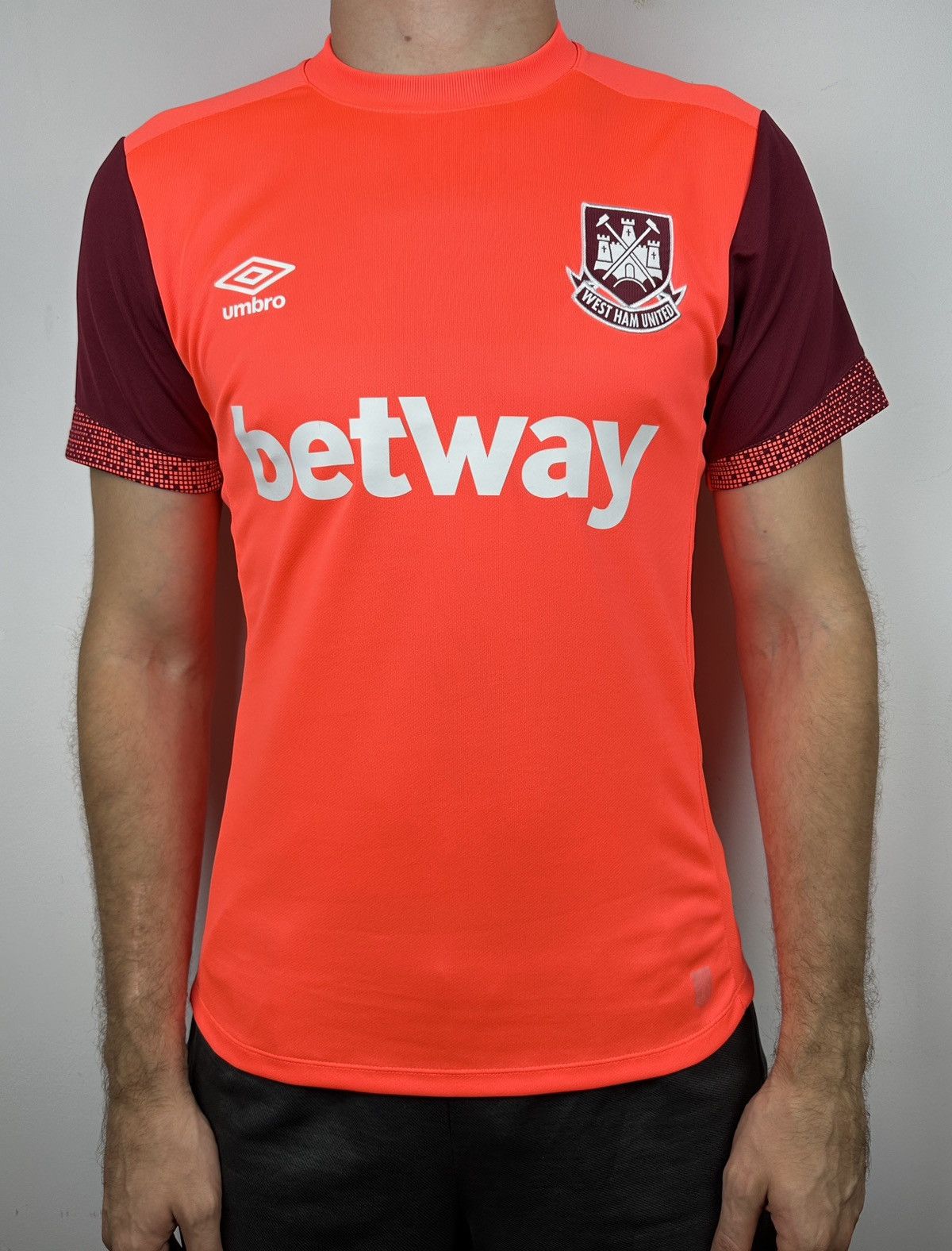 Umbro West Ham United 2015 Soccer Jersey Football Shirt Size US S / EU 44-46 / 1 - 1 Thumbnail
