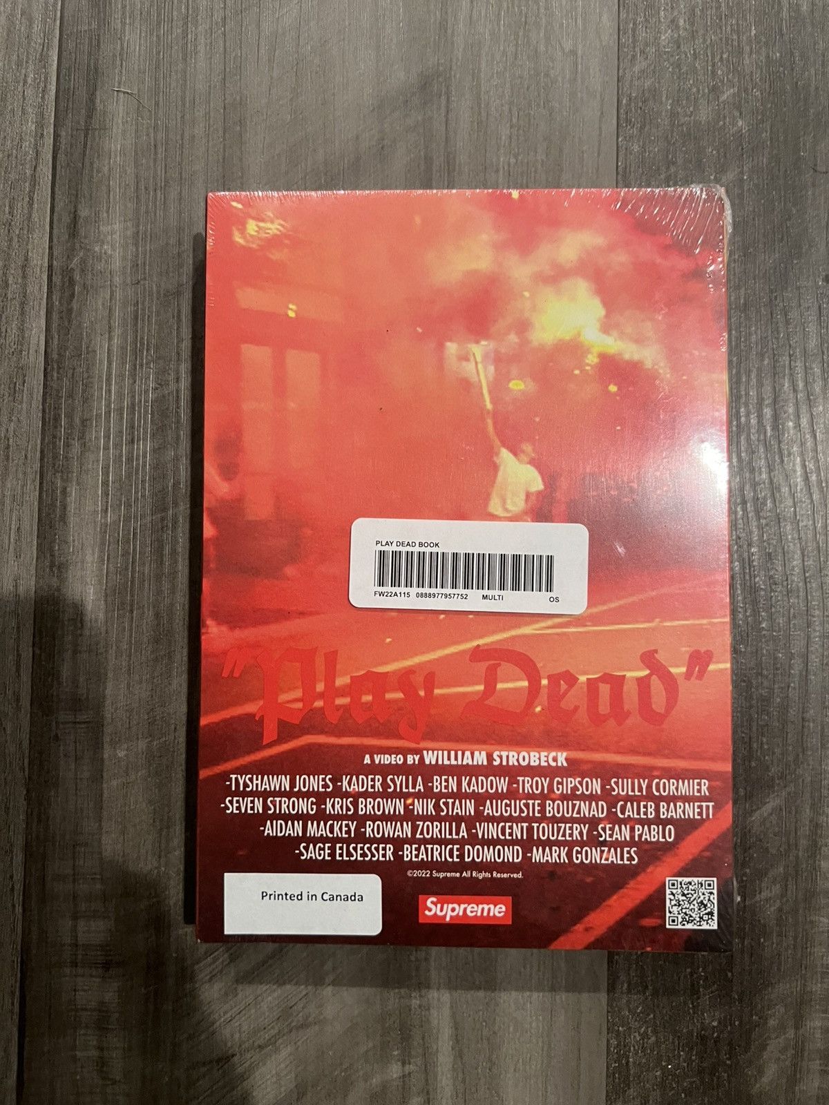 Supreme Rare FW22 Supreme Play Dead Book Multicolor 324 Pages Book Size ONE SIZE - 2 Thumbnail
