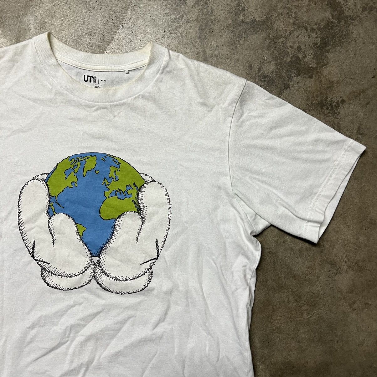 Kaws × Uniqlo Kaws x Uniqlo Streetwear Graphic T-Shirt Size US L / EU 52-54 / 3 - 1 Thumbnail