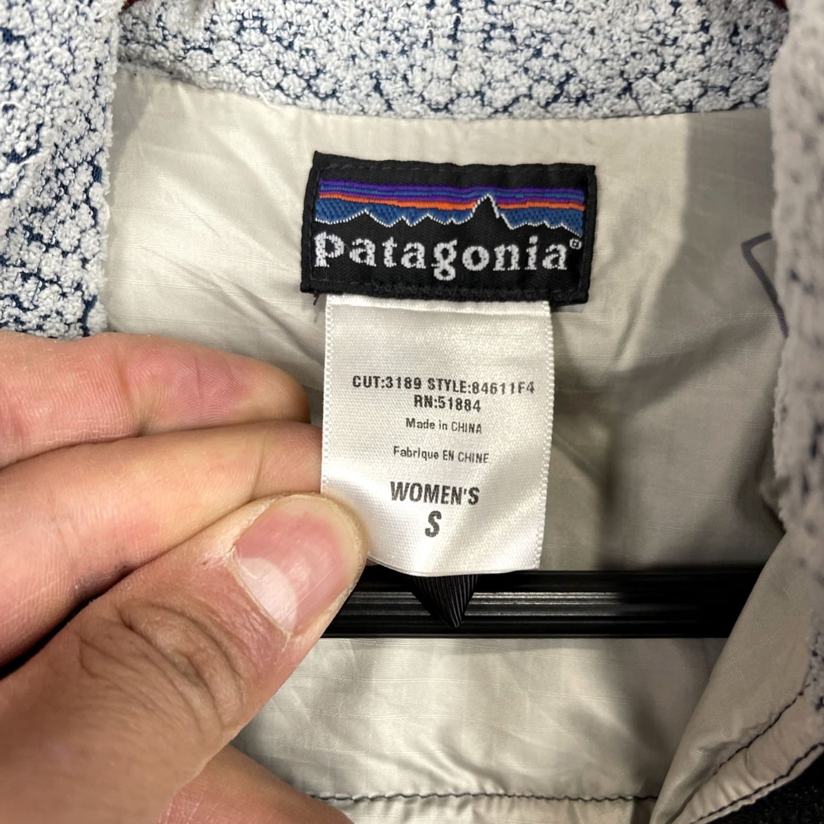 Patagonia VINTAGE Patagonia Jacket Womens Small Black Down Puffer Fleece Collar Zip Up Y2K Mens? Womens Size S / US 4 / IT 40 - 6 Thumbnail