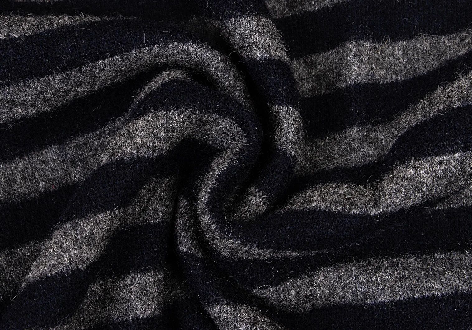 Yohji Yamamoto Altered Hem Striped Knit Top in Navy Gray Size 3 Size US M / EU 48-50 / 2 - 10 Thumbnail