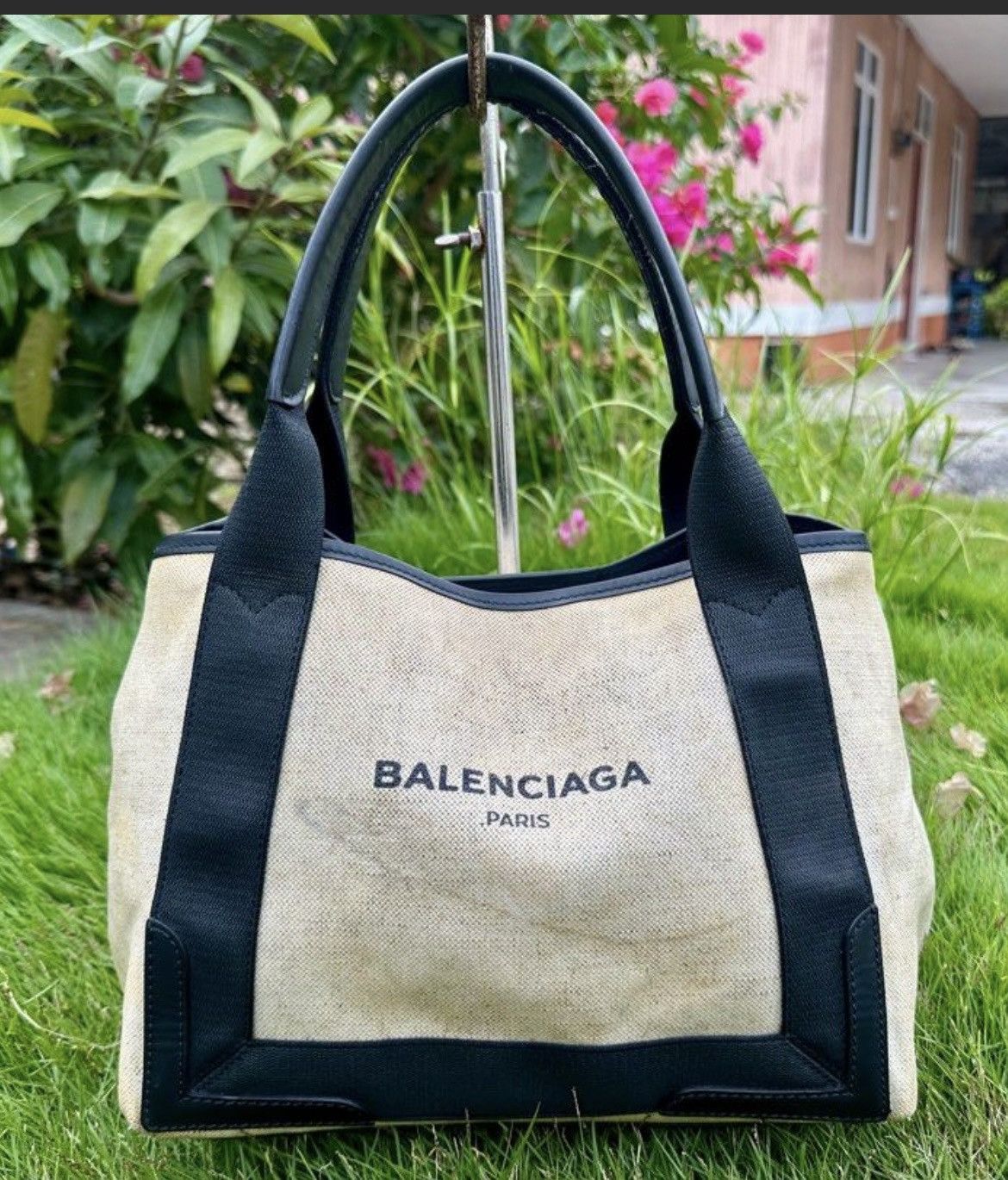 Balenciaga Authentic Balenciaga Navy Cabas Small in Beige Tote Bag Size ONE SIZE - 2 Thumbnail