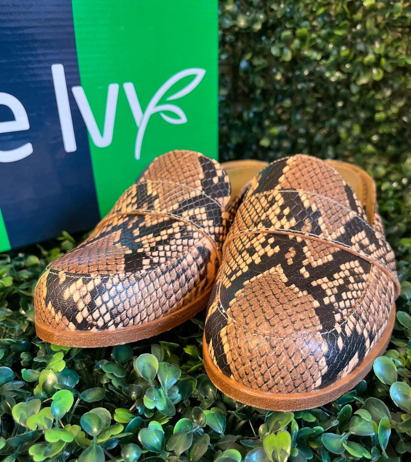 Designer True Ivy size 6.5 Addison Black and White Python Leather Size US 6.5 / IT 36.5 - 7 Thumbnail