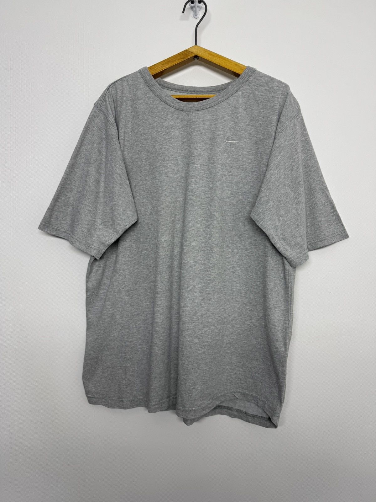 Nike Vintage Y2k Nike Swoosh Logo T-Shirt Size US L / EU 52-54 / 3 - 5 Thumbnail