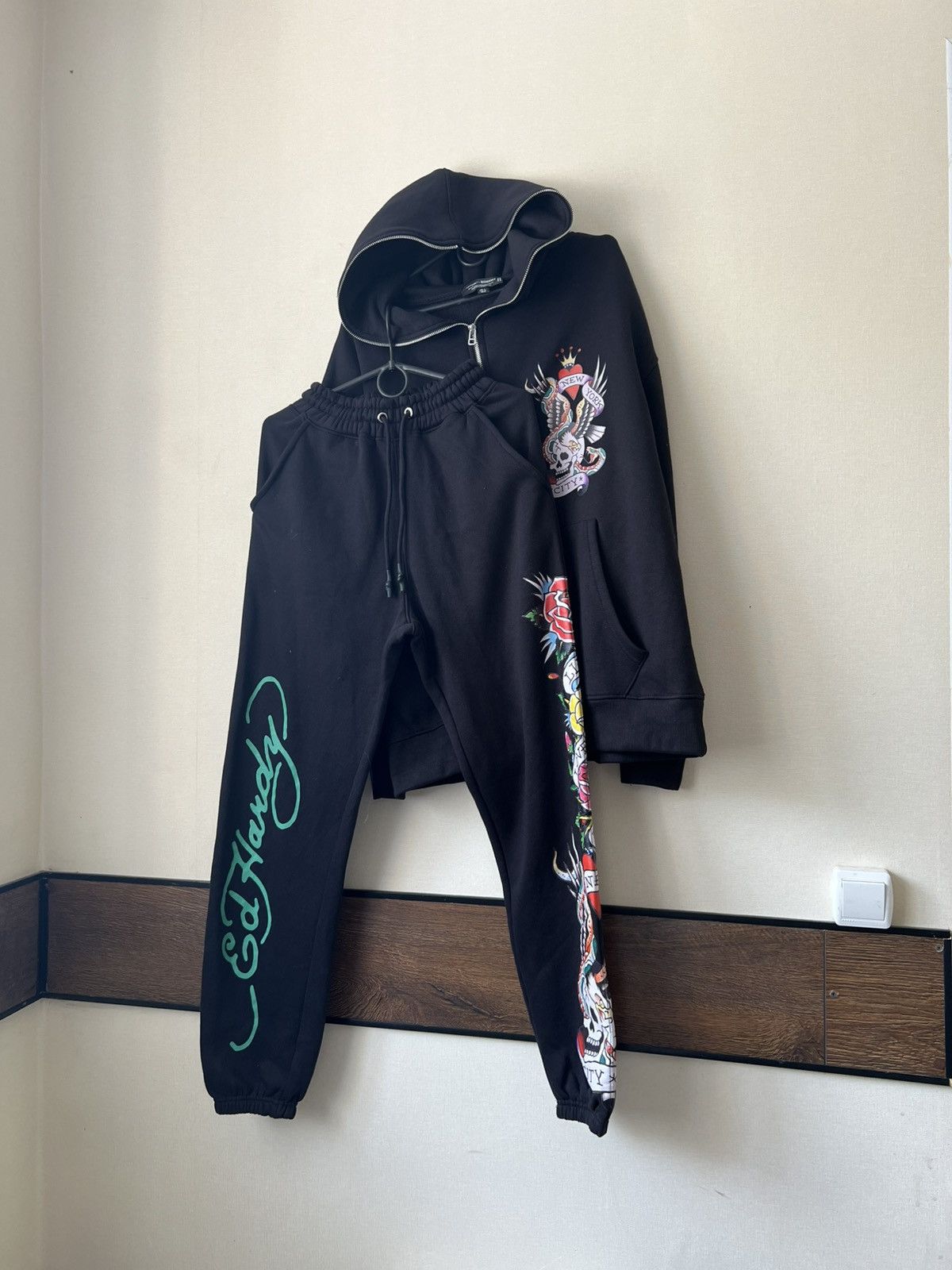 Christian Audigier Vintage Ed Hardy Suit Zip Hoodie+Pants 90’s Size US M / EU 48-50 / 2 - 1 Thumbnail