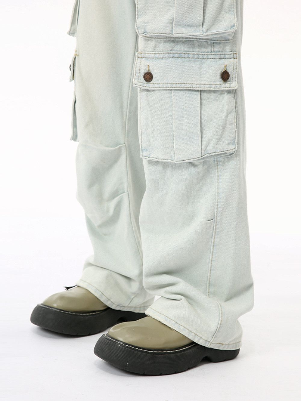 Japanese Brand Men's American-style light wash multi-pocket cargo jeans Size US 32 / EU 48 - 5 Thumbnail