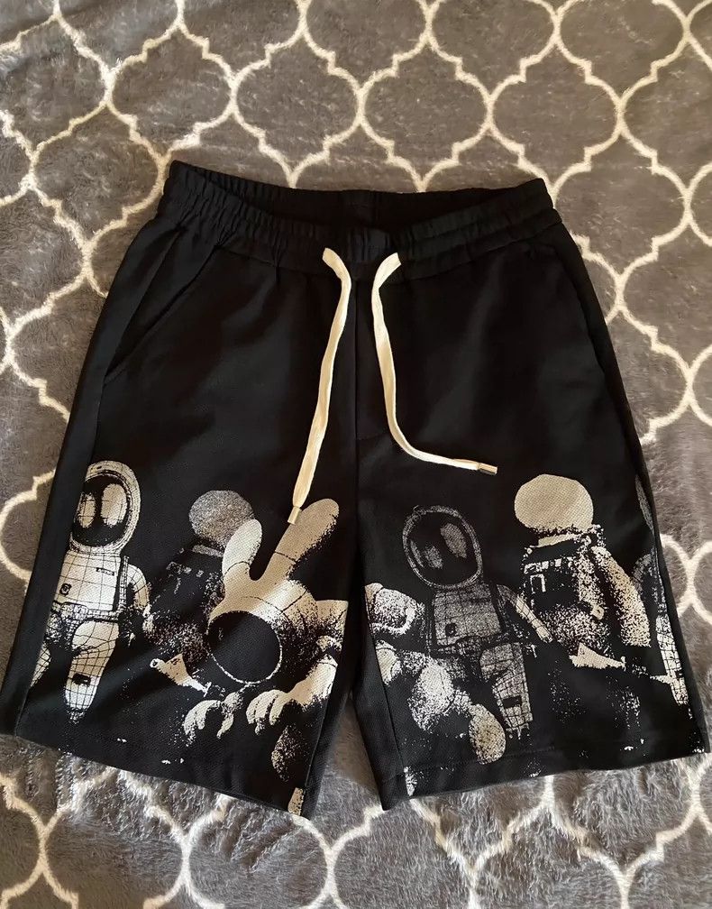 Givenchy Givenchy SizeS Shorts, Stylish When Worn, Comfortable Fabri Size US 29 - 1 Thumbnail
