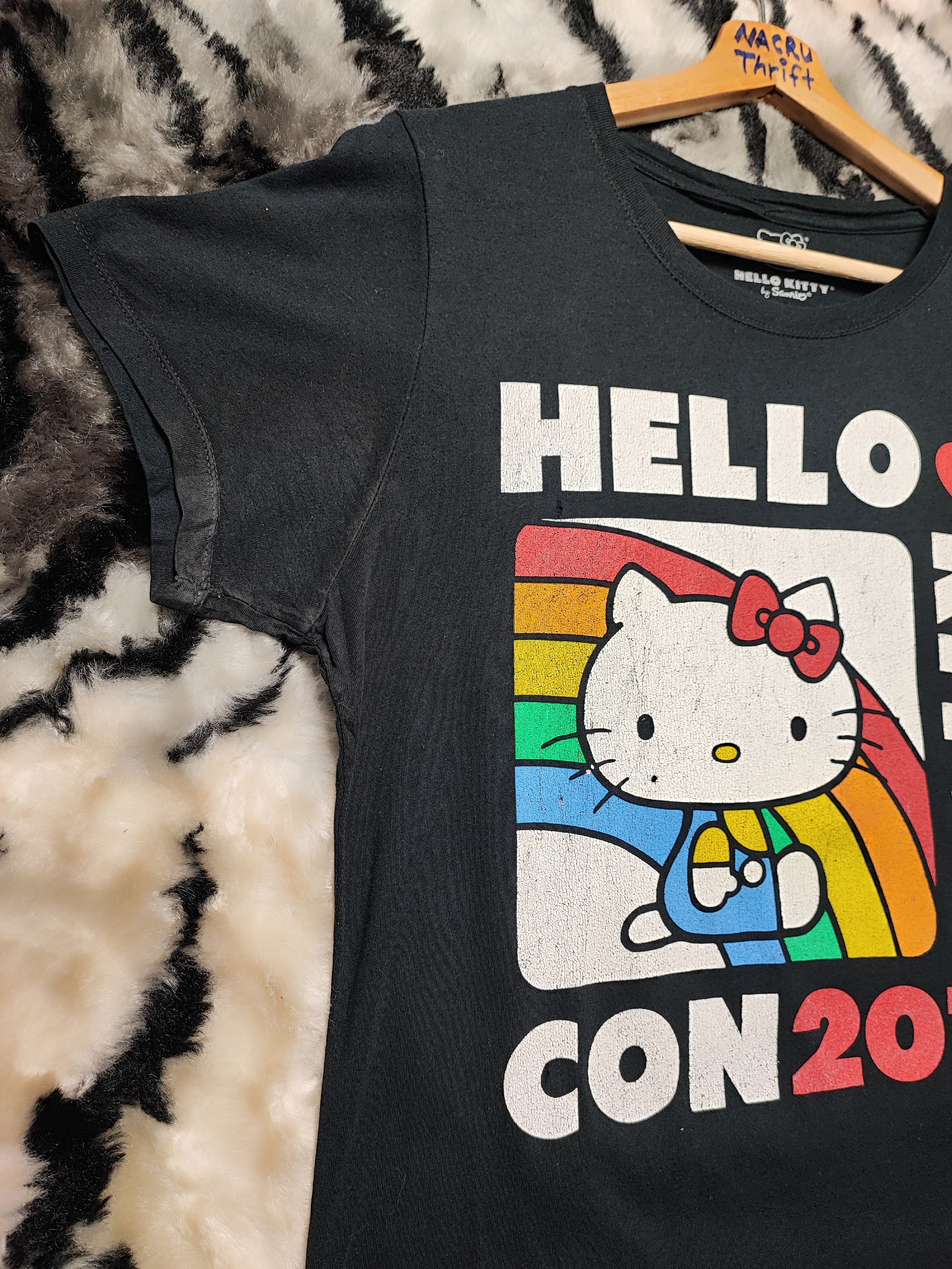 Cartoon Network VINTAGE HELLO KITTY STAFF T SHIRT Size US L / EU 52-54 / 3 - 3 Thumbnail