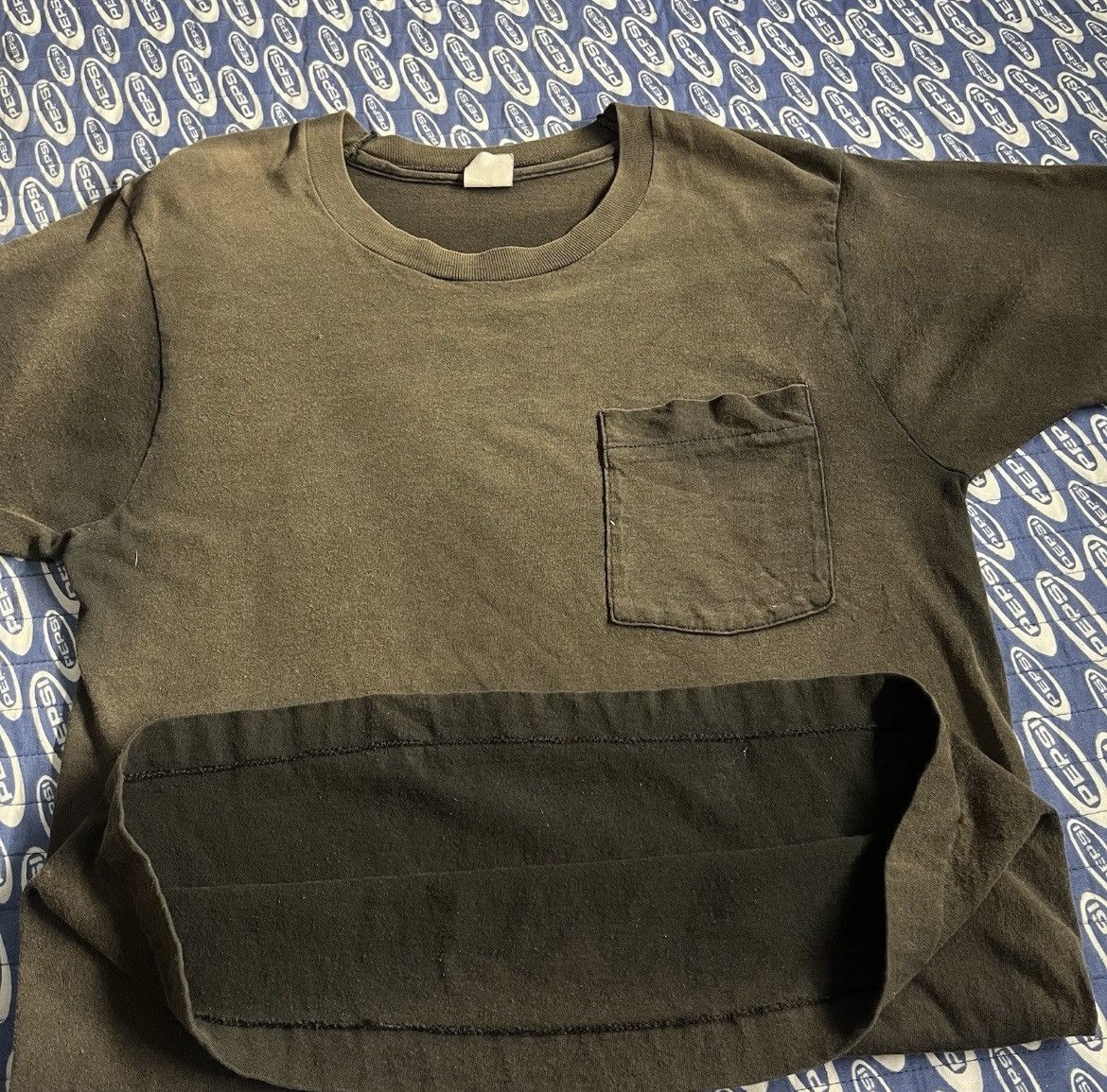 Fruit Of The Loom Vtg 90s Fruit of the Loom Sunfaded Faded Pocket Shirt Black Size US M / EU 48-50 / 2 - 4 Thumbnail