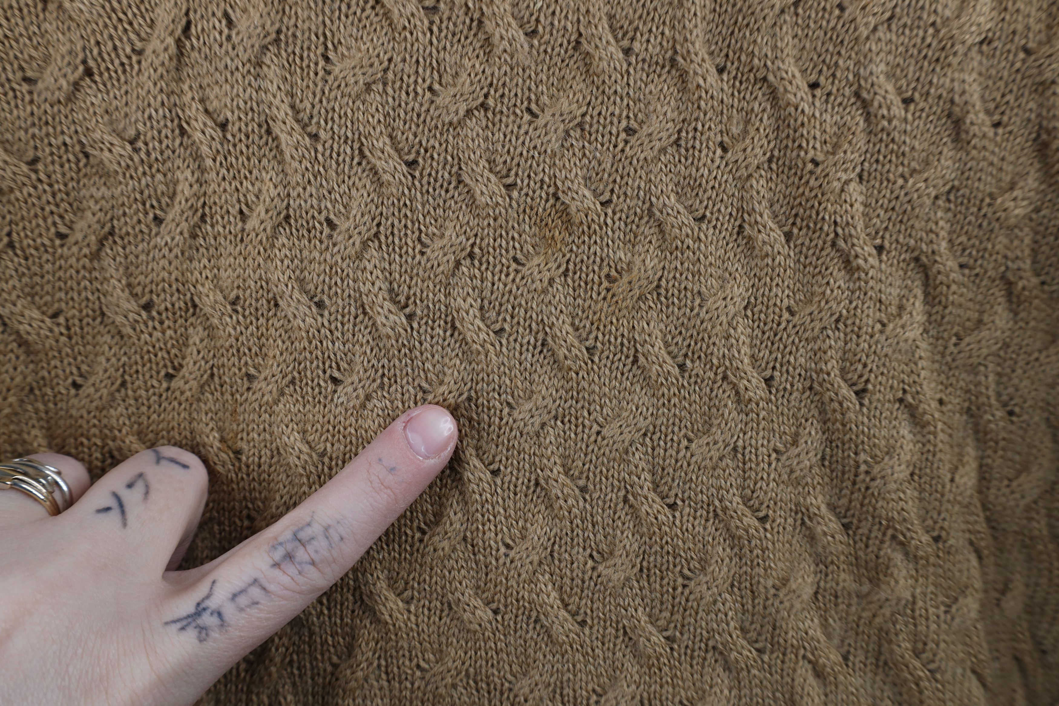 Vintage Vintage 90s Streetwear Weave Wool Knit V-Neck Sweater Size US XL / EU 56 / 4 - 4 Thumbnail