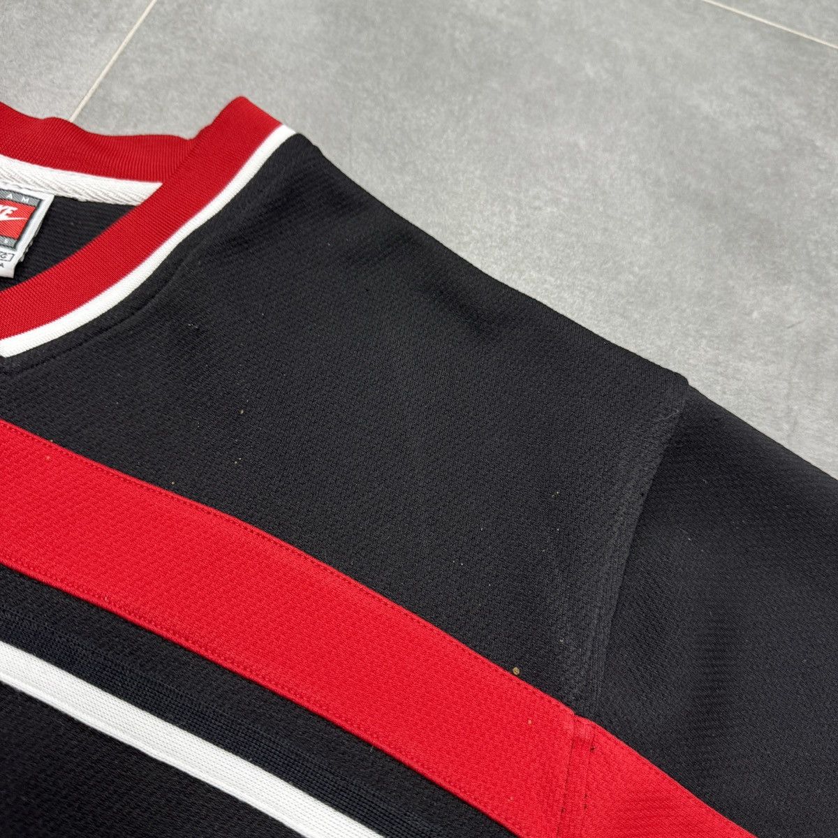 Nike Vintage Nike NBA Chicago Bulls 90s Swoosh Jersey Shirt Y2K Size US XL / EU 56 / 4 - 9 Thumbnail