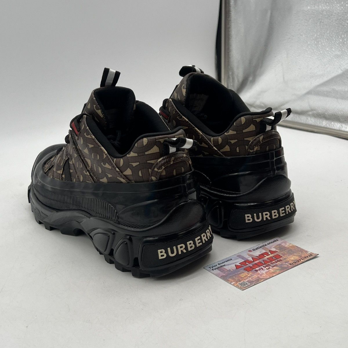 Burberry Burberry Arther monogram print e-canvas Wmns Size US 8.5 / EU 41-42 - 4 Thumbnail