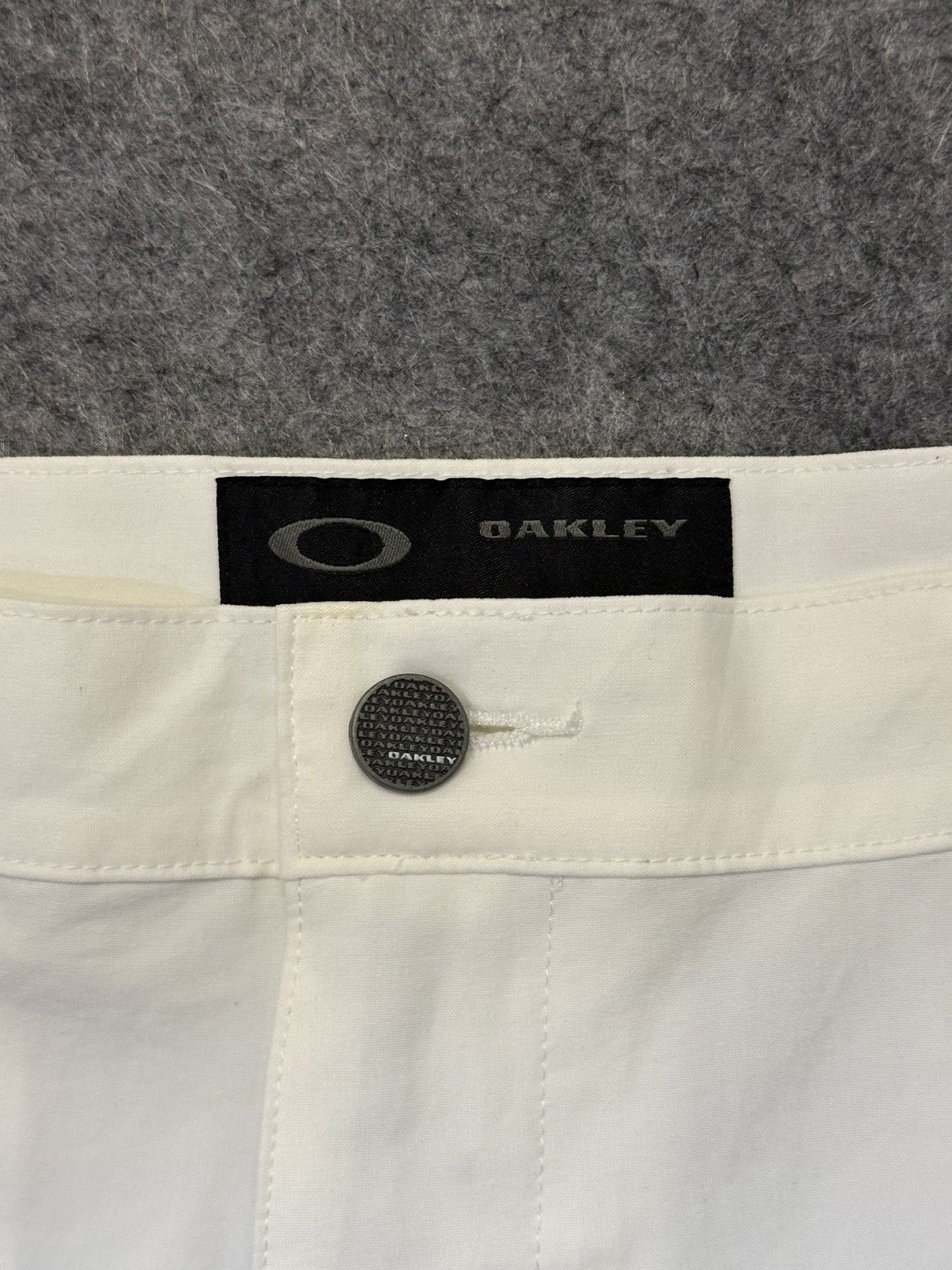 Oakley Oakley golf pants with a performance nylon tech design. Size US 40 / EU 56 - 13 Thumbnail