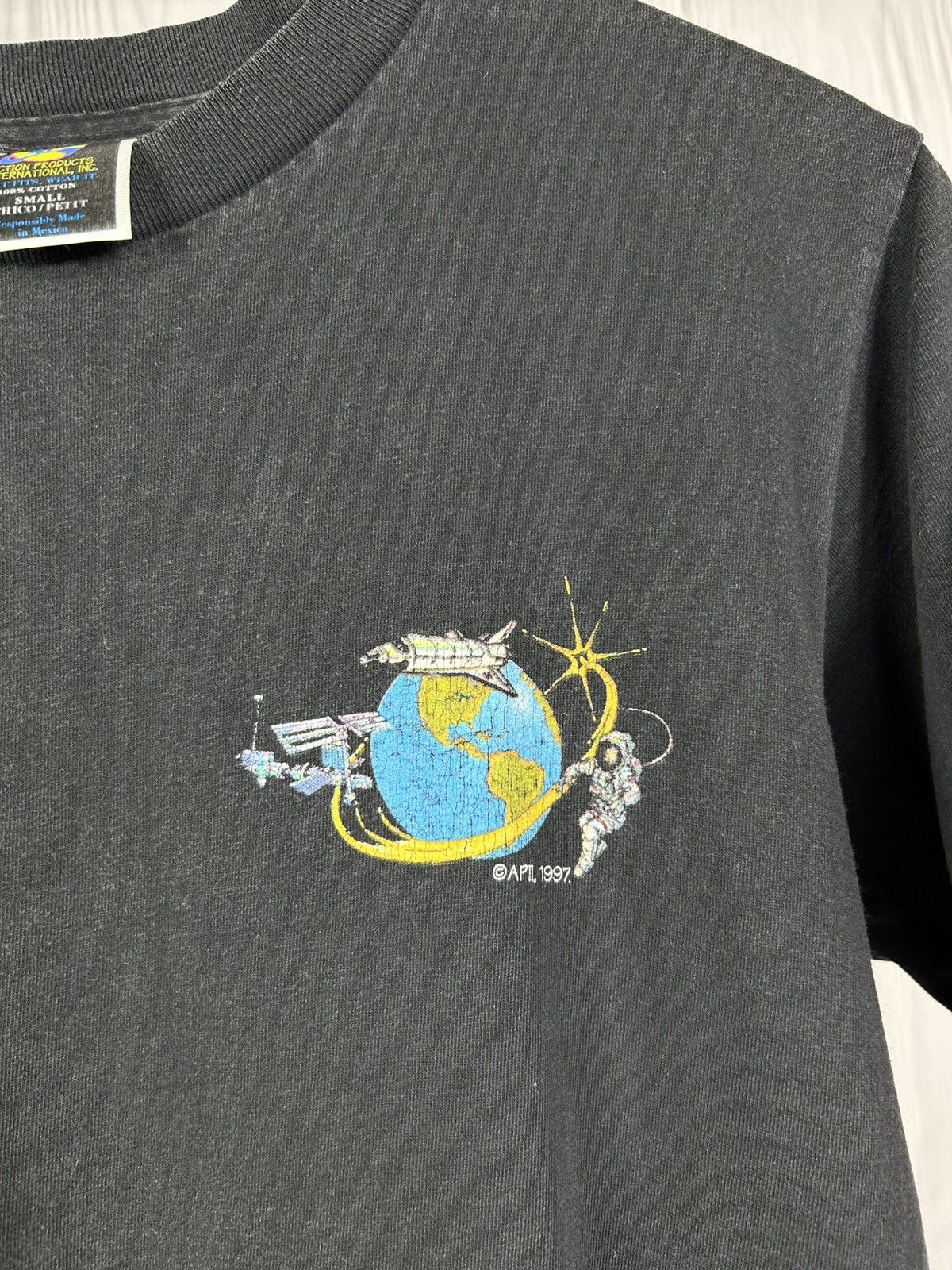 Vintage VTG 1997 Kennedy Space Center Moon Landing USA Flag T-Shirt Size US S / EU 44-46 / 1 - 5 Thumbnail