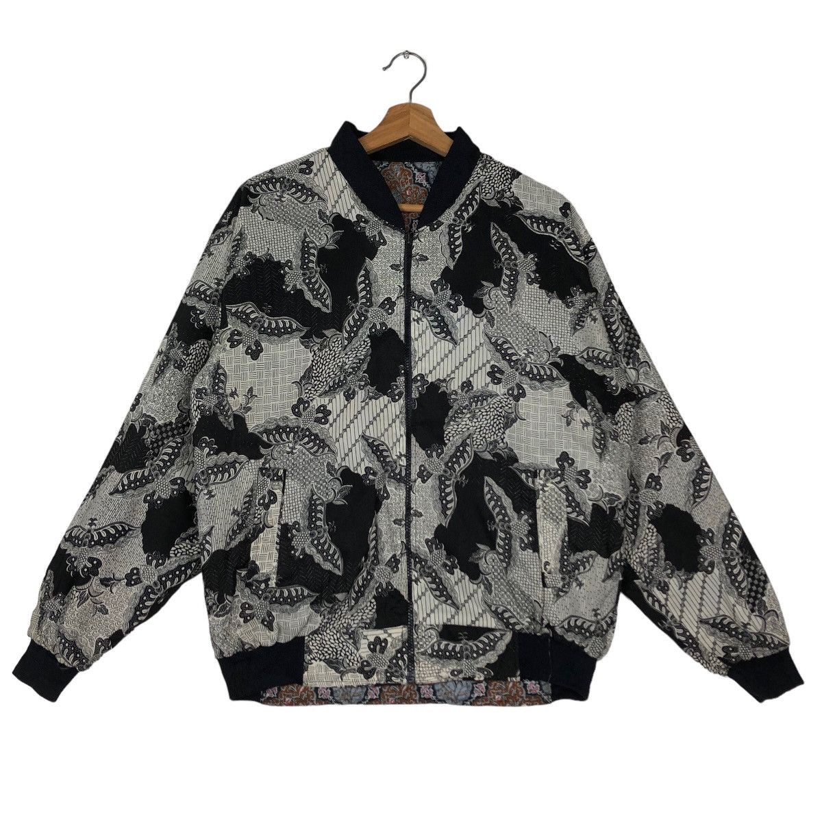 Japanese Brand 🔥90’s Vintage Bomber Jacket Batik Design Reversible Japan Size US M / EU 48-50 / 2 - 15 Thumbnail