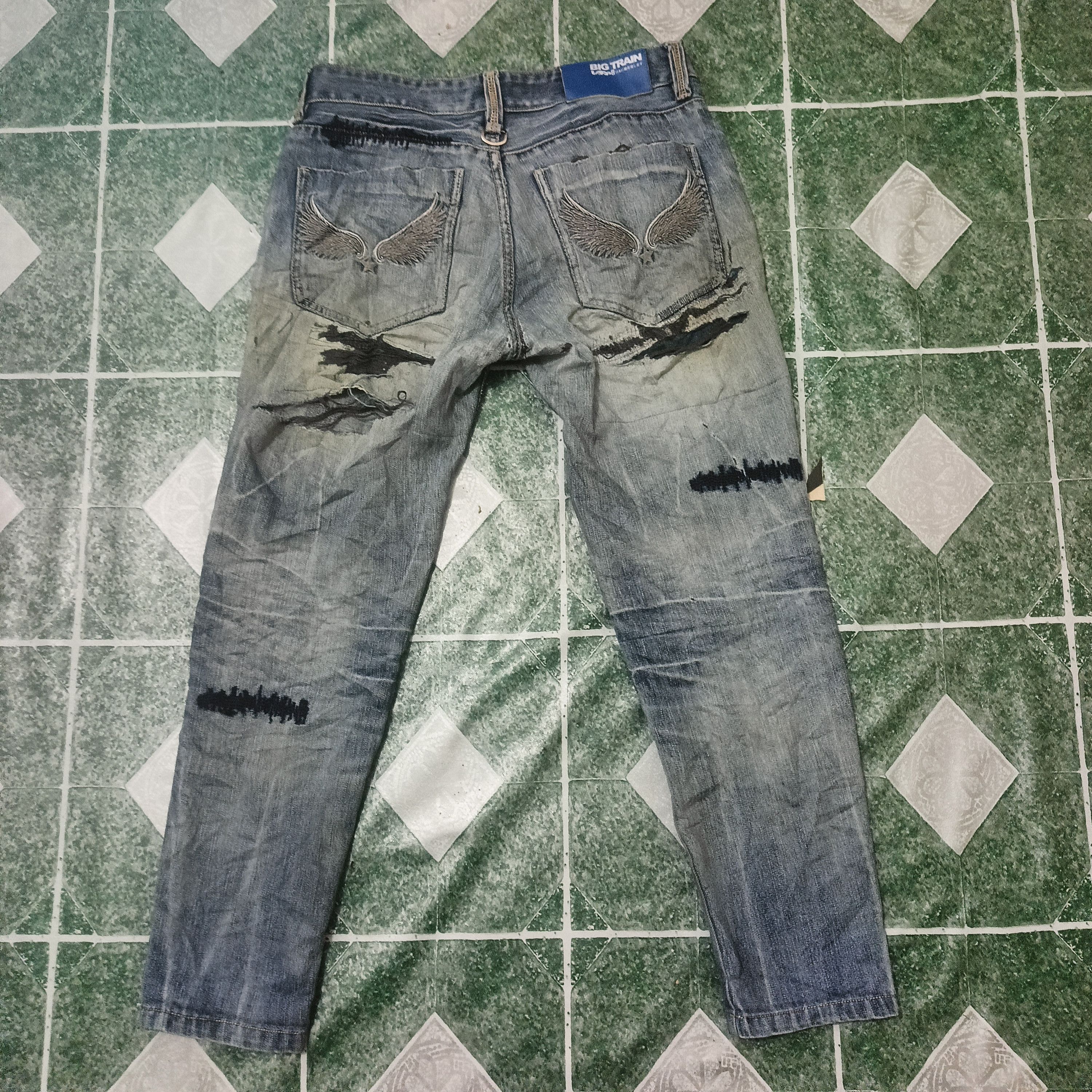 Ends Repair 💥Sick 💥Insane 90s Distressed Big Train jeans Size US 31 - 11 Thumbnail
