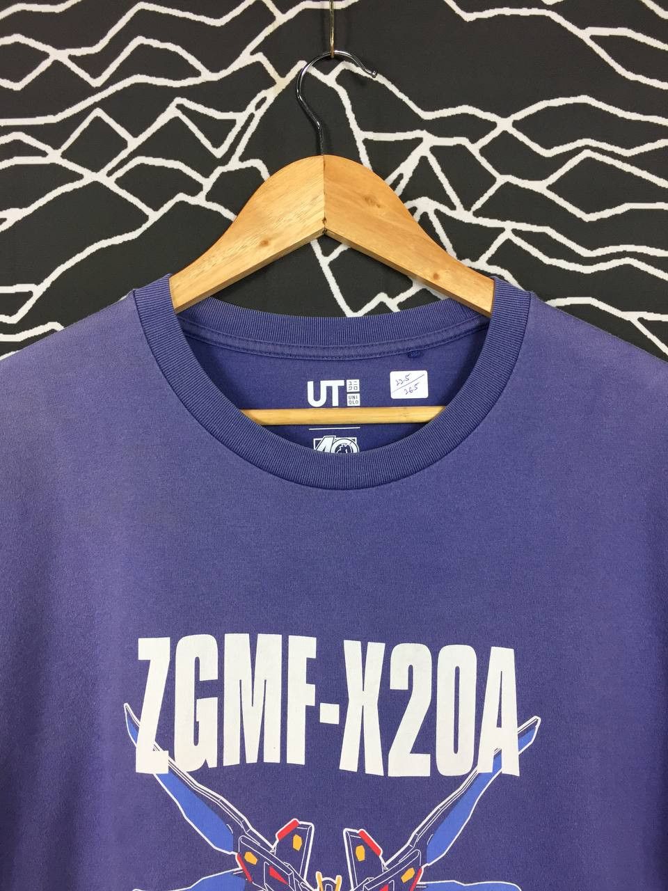 Anime Uniqlo X Gundam 40th Anniversary Gunpla Tee Size US L / EU 52-54 / 3 - 4 Thumbnail