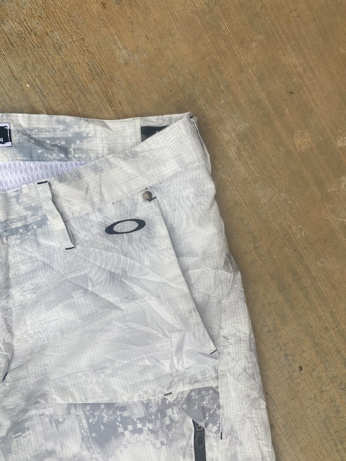 Oakley Oakley Printed Shorts Size US 33 - 6 Thumbnail