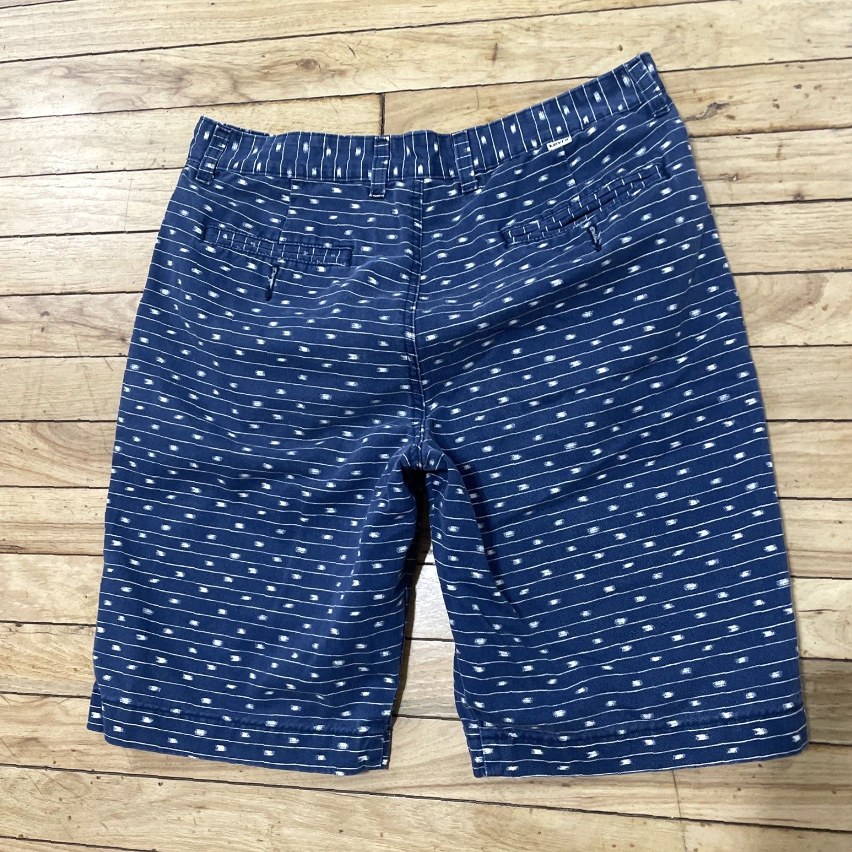 Levi's Levi's Geometric Print Shorts Mens 31 Blue Chino Beach Casual Size US 31 - 2 Thumbnail