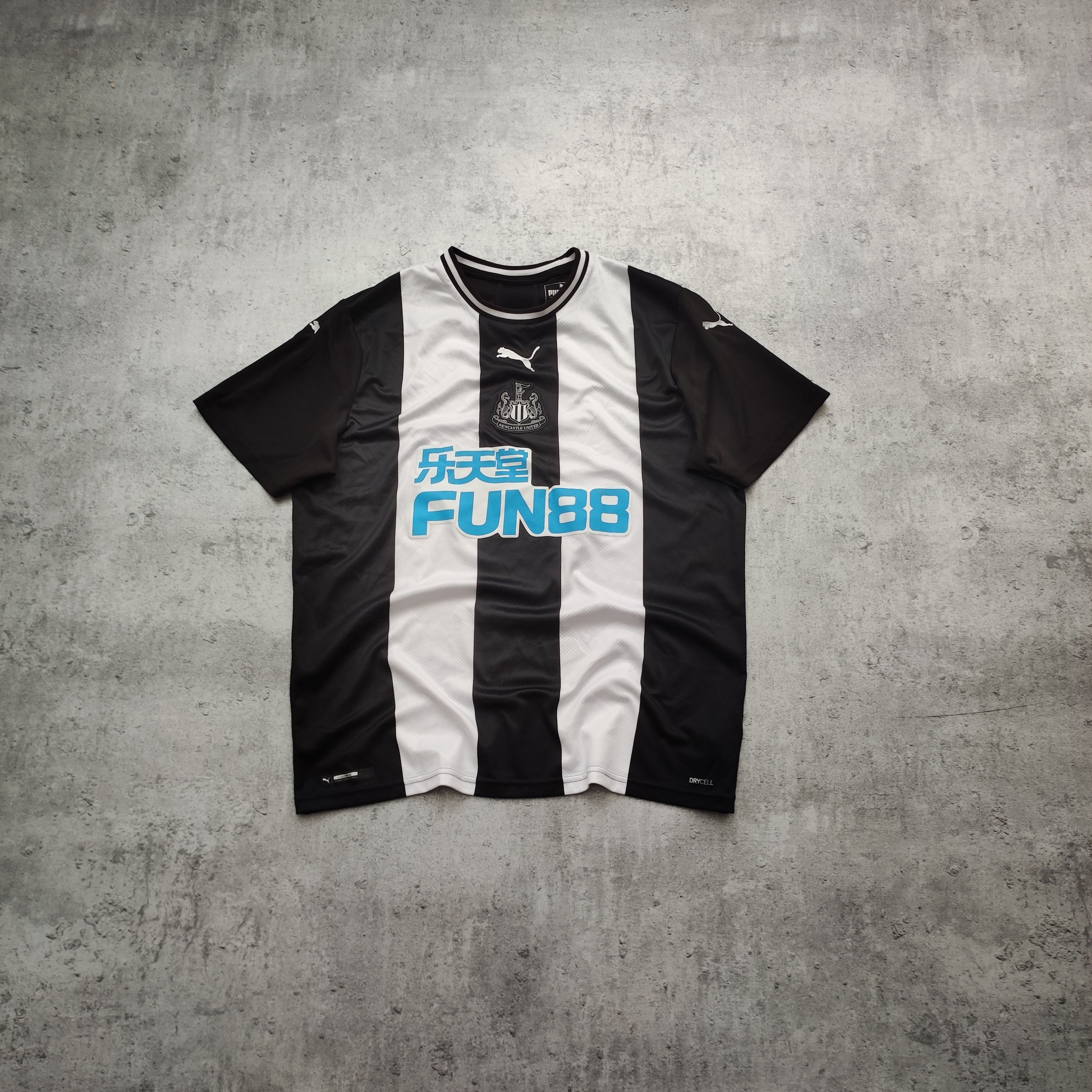 Vintage RARE Newcastle United Puma Football Home 2019 Jersey Size US L / EU 52-54 / 3 - 1 Thumbnail