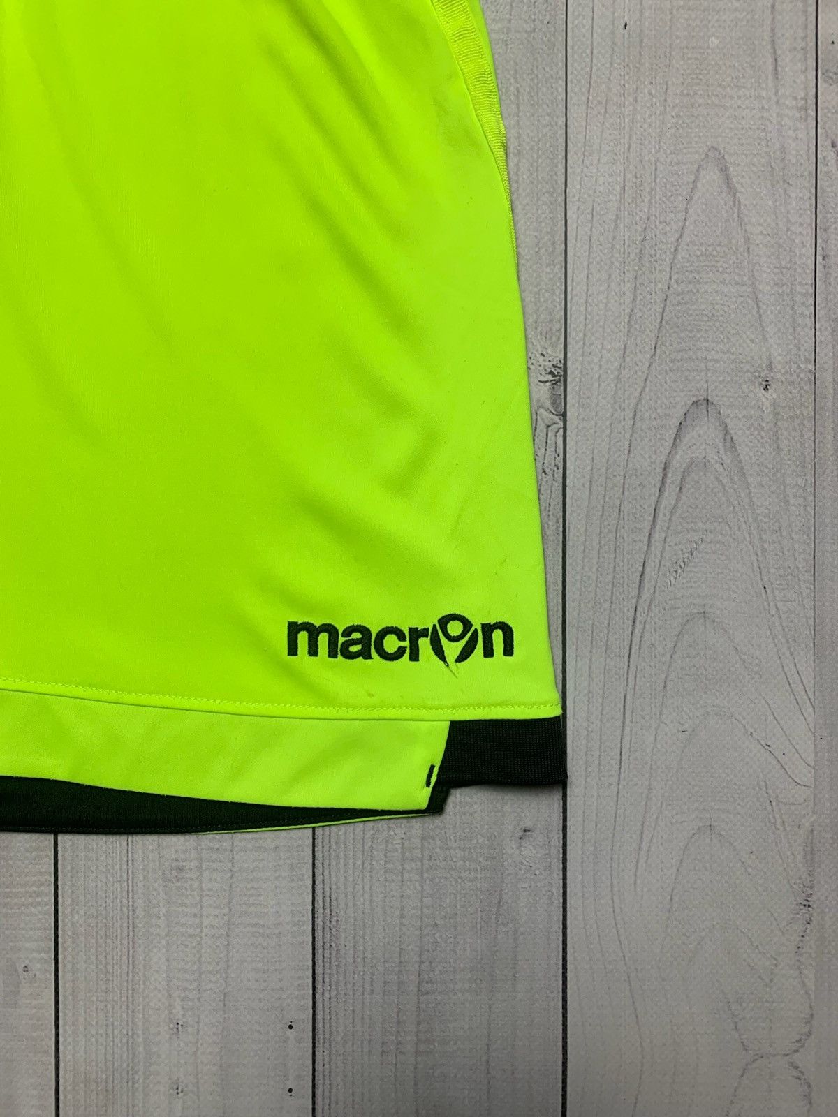Vintage Vintage Aston villa soccer shorts size Xs yellow Size US 28 / EU 44 - 2 Thumbnail