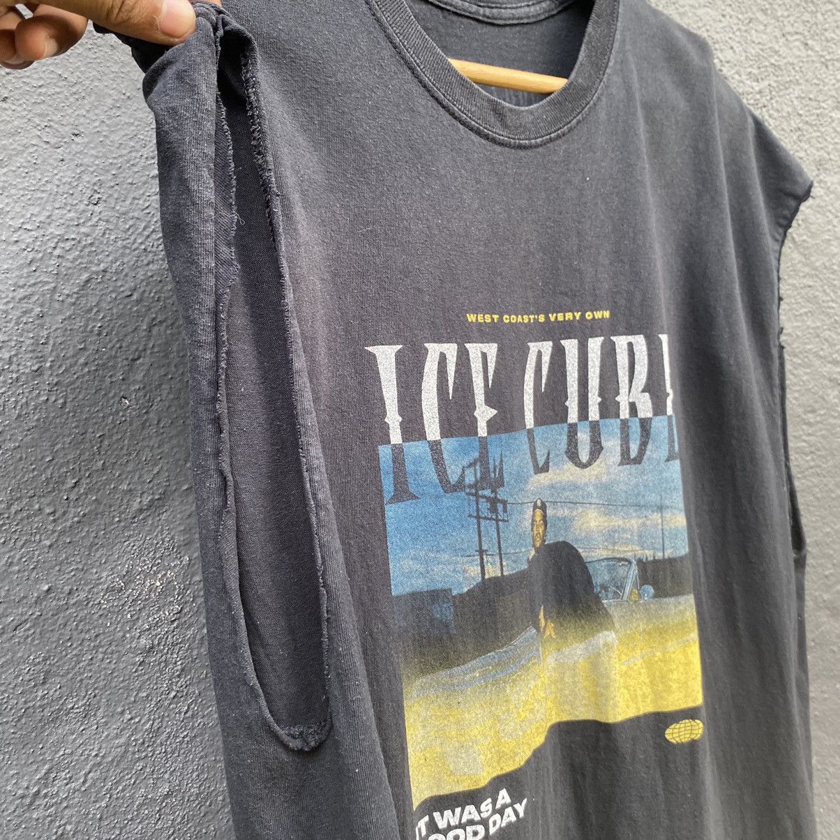 Rap Tees 💥SICK💥Thrashed Faded Ice Cube American Rapper ERD NWA TEE Size US XL / EU 56 / 4 - 2 Thumbnail