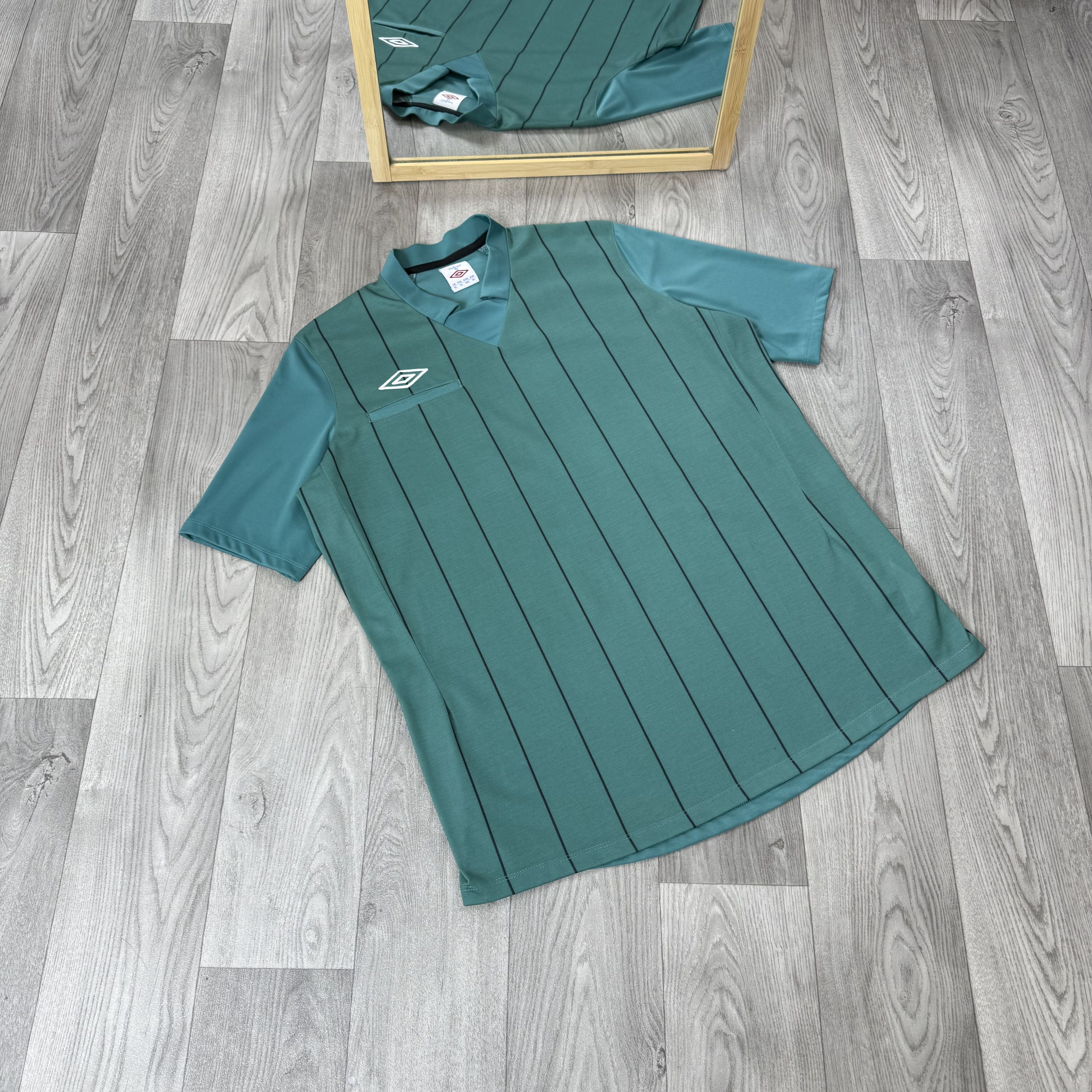 Umbro Vintage Umbro Striped Soccer Football Jersey Green Tee Shirt Size US XL / EU 56 / 4 - 3 Thumbnail