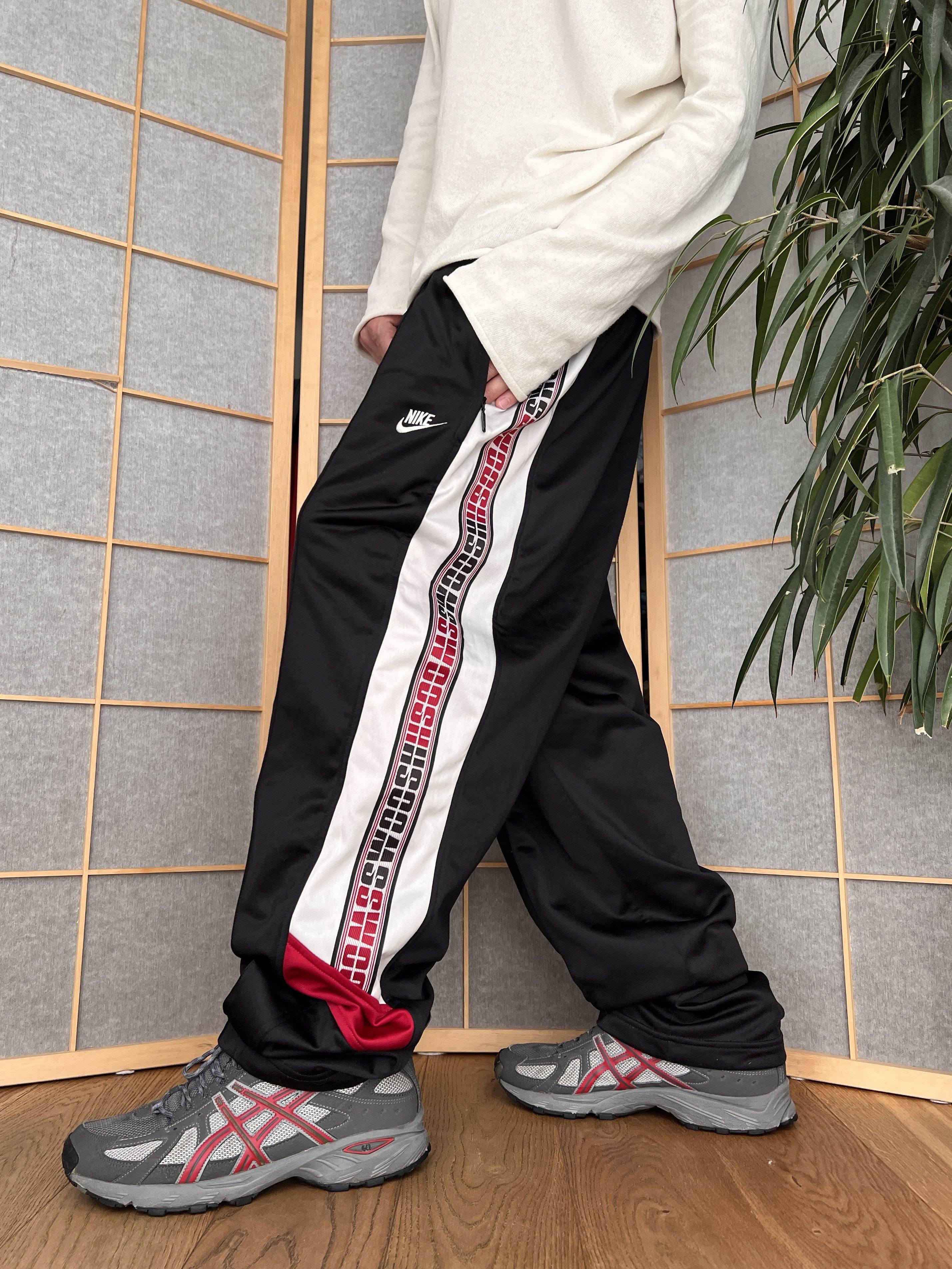 Nike Baggy Nike 2000s wide nylon track pants rap hip hop swoosh