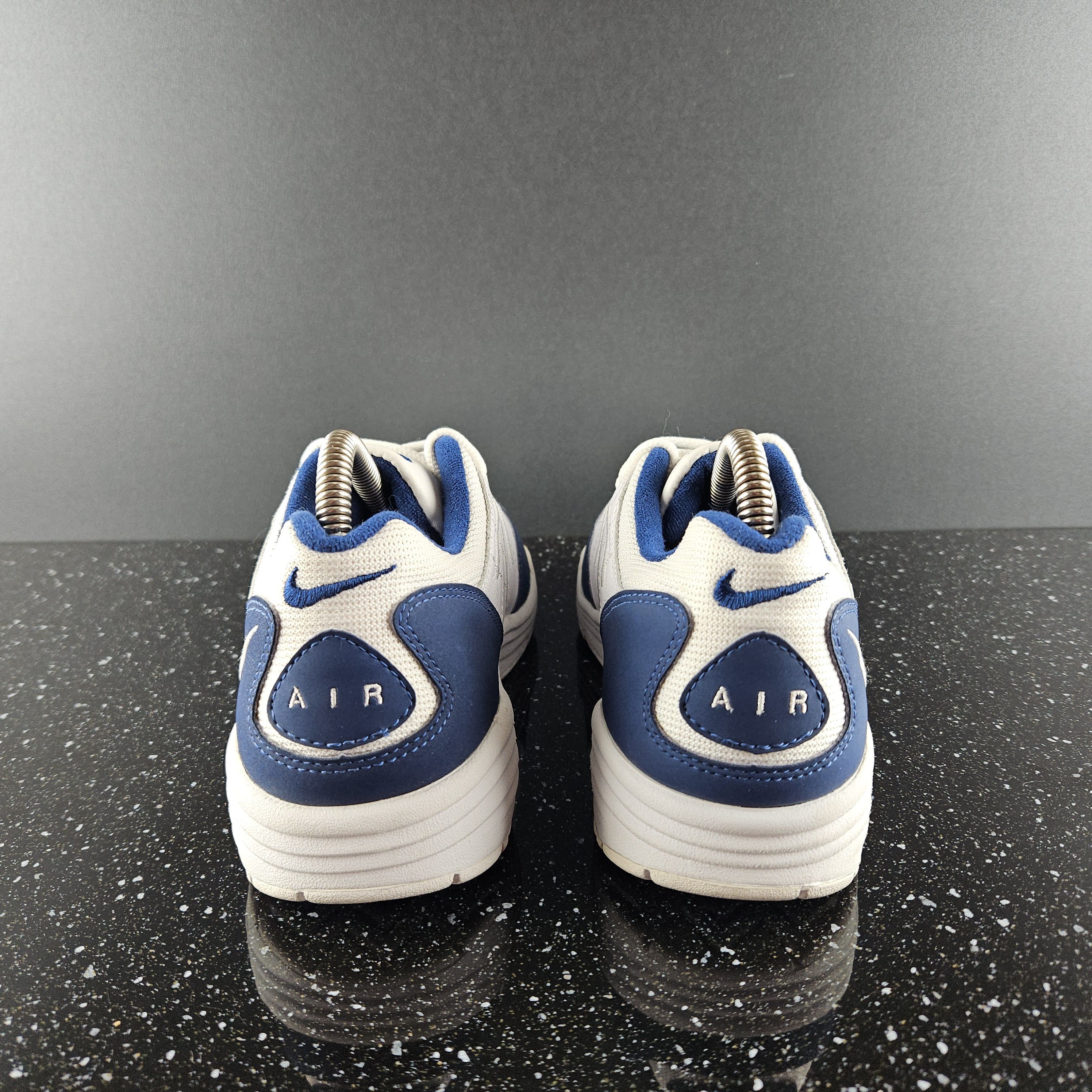 Nike Vintage Nike white trainers Sz 8.5 US Size US 8.5 / IT 38.5 - 5 Thumbnail