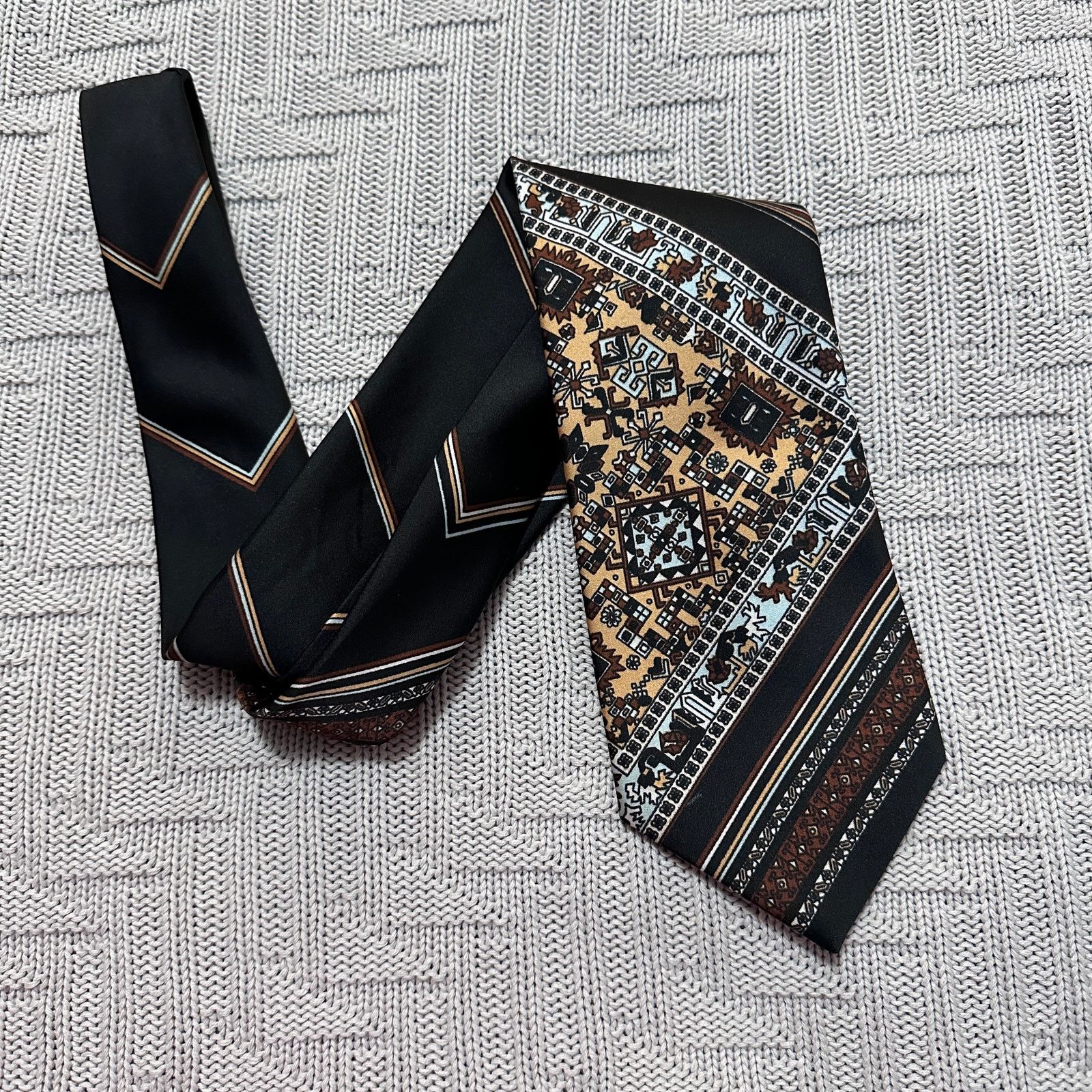 Vintage Vintage black and gold paisley men's tie Size ONE SIZE - 1 Thumbnail