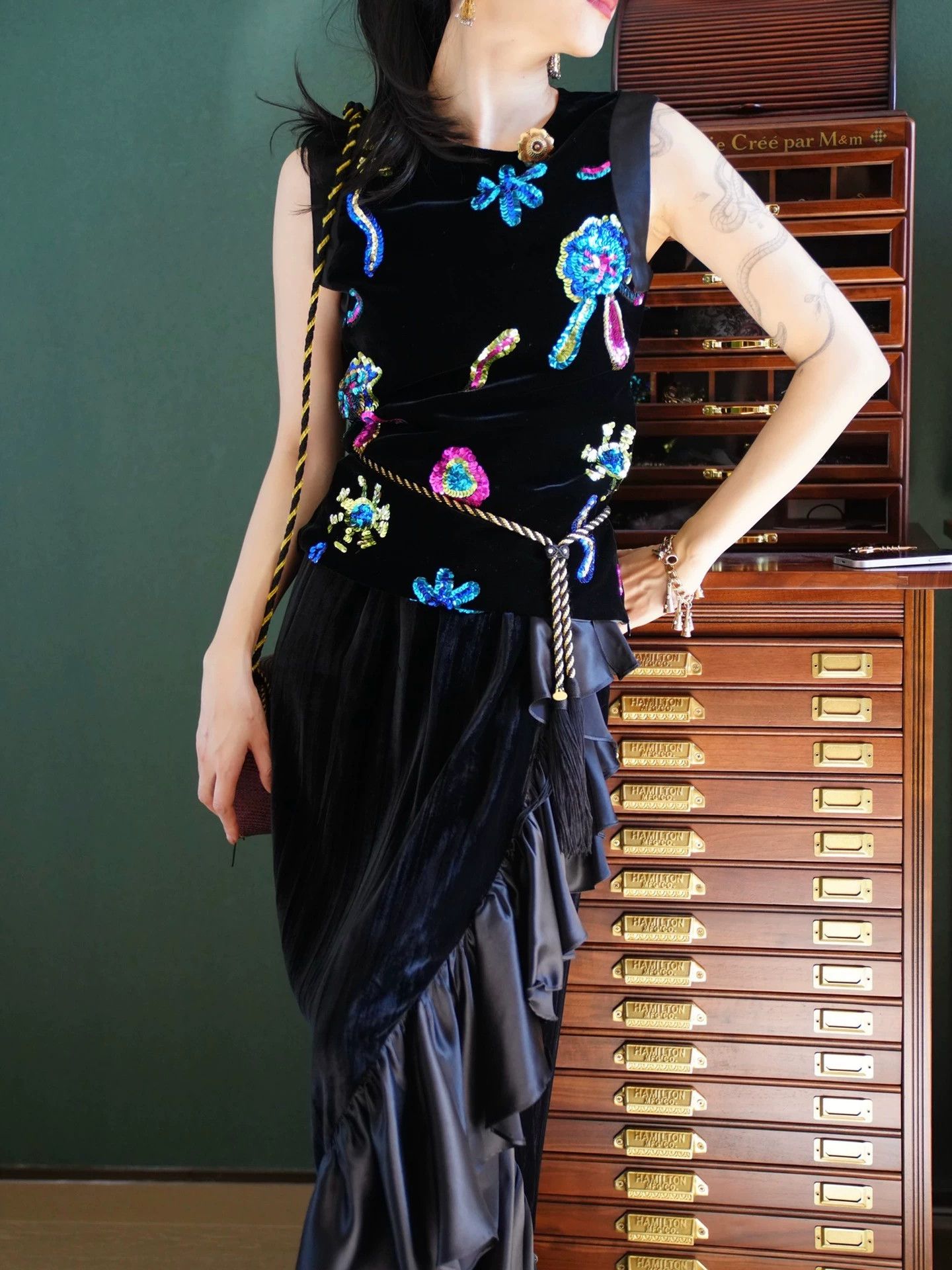 Christian Lacroix Christian Lacroix Black Velvet Hand Beaded Vest Women's M Size M / US 6-8 / IT 42-44 - 6 Thumbnail