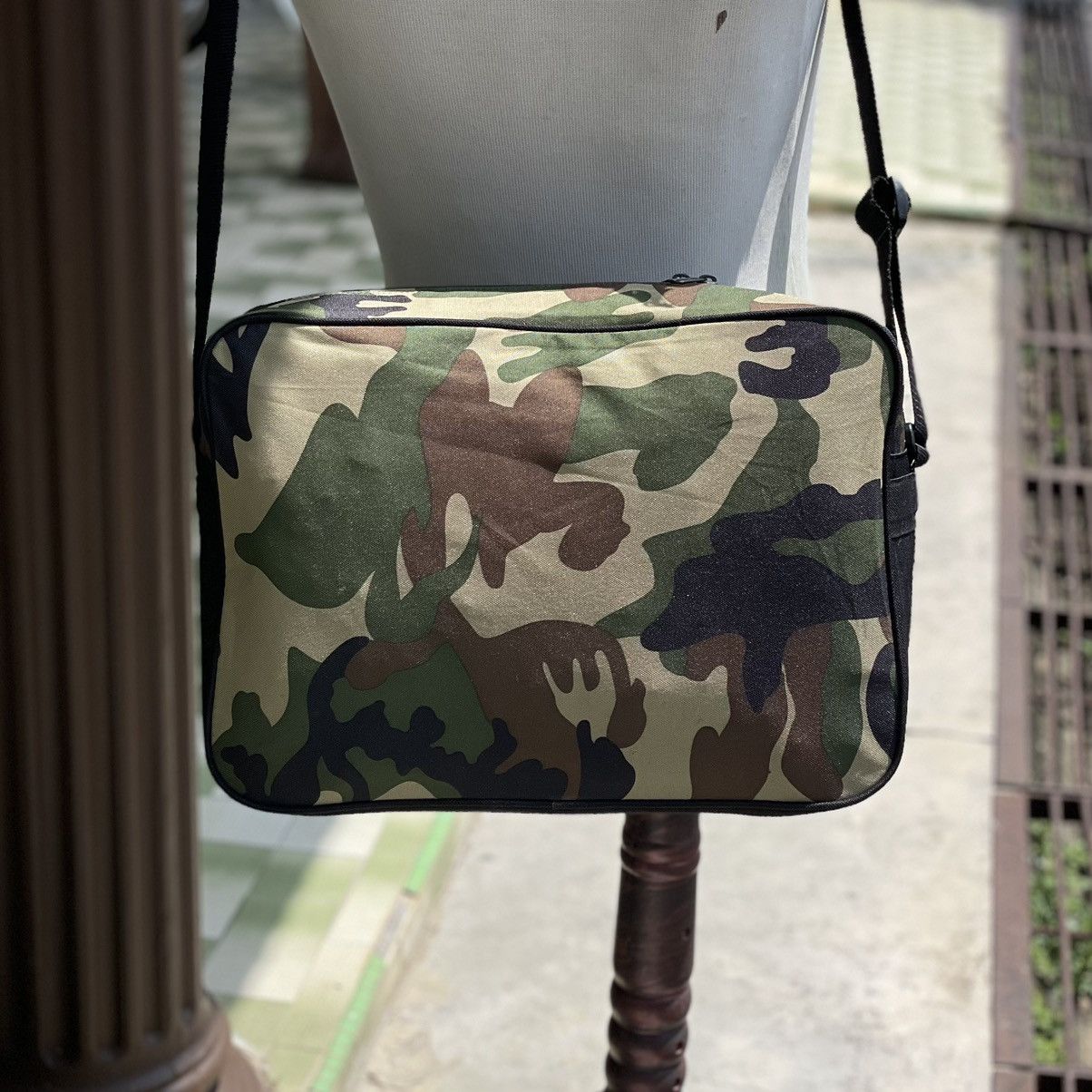 Canterbury of New Zealand ❗️ RARE Canterbury X Suntory Coffee Messenger/Gym Bag Size ONE SIZE - 4 Thumbnail
