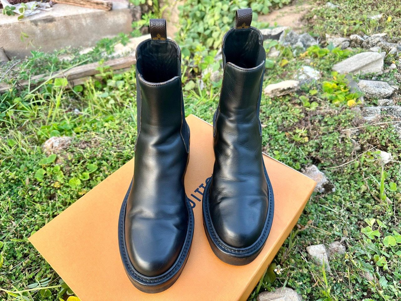 Louis Vuitton Authentic Louis Vuitton Beauborg Ankle Boots Size 39 Size US 6.5 / EU 39-40 - 8 Thumbnail