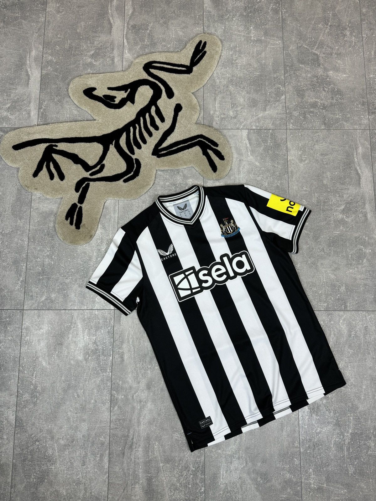 Castore × Vintage Mens Vintage Castore New Castle FC T-shirt soccer jersey Size US M / EU 48-50 / 2 - 1 Thumbnail