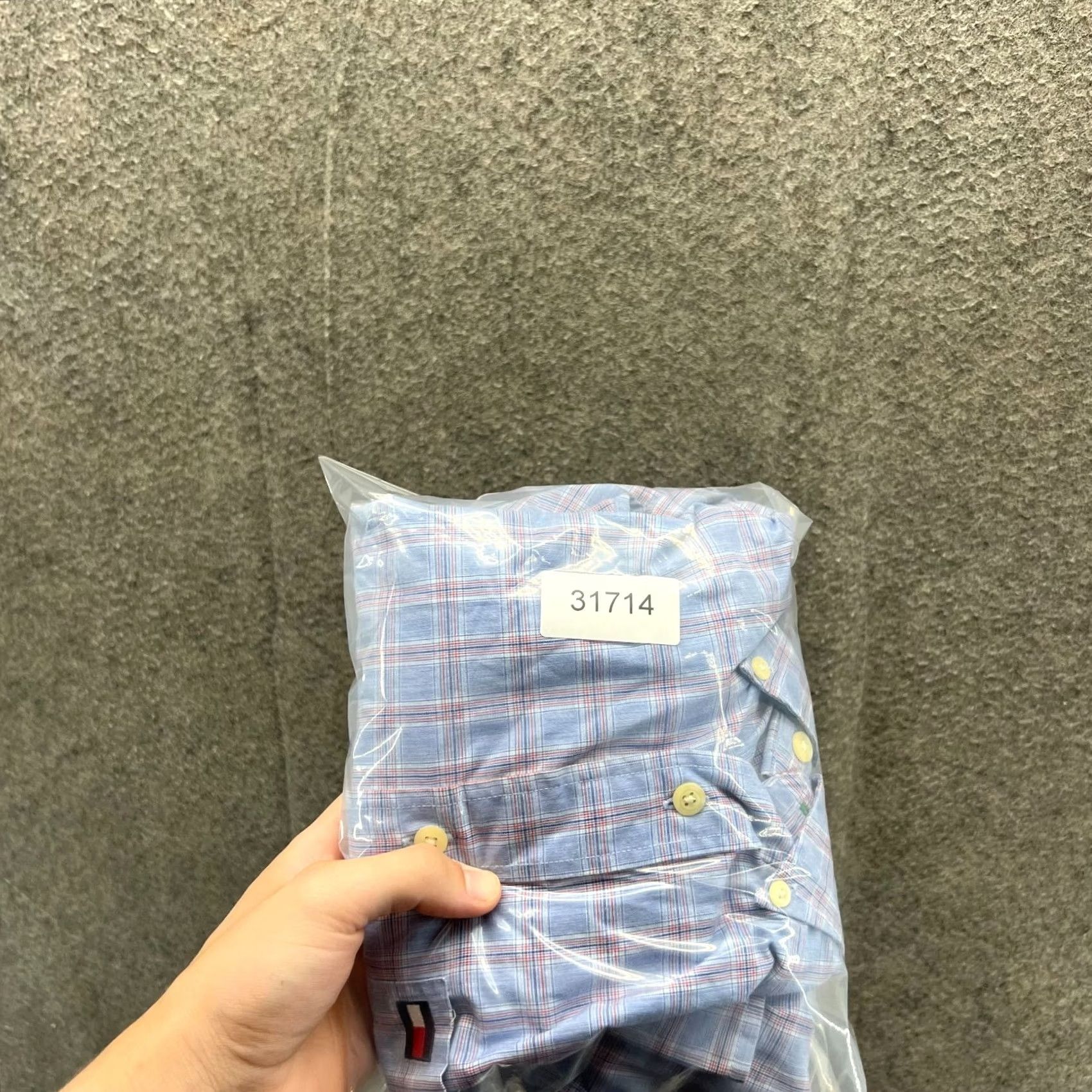 Tommy Hilfiger VINTAGE Tommy Hilfiger Shirt Mens Small Blue Pink Button-Down Plaid Pocket 90s Casual Size US S / EU 44-46 / 1 - 3 Thumbnail