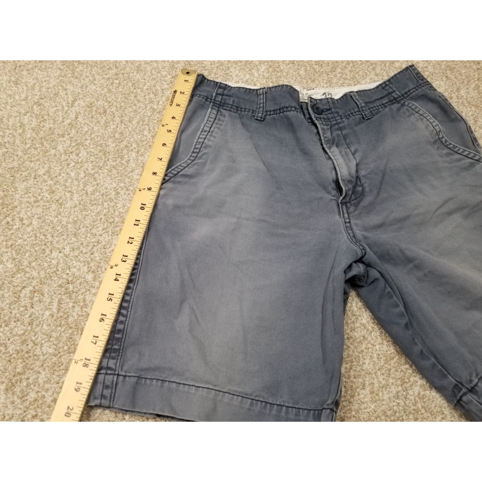 Old Navy Old Navy Shorts Mens 33 Gray Flat Front Faded Broken-In Outdoors Casual Chino 33 in Gray Regular Mens Size US 33 - 7 Thumbnail