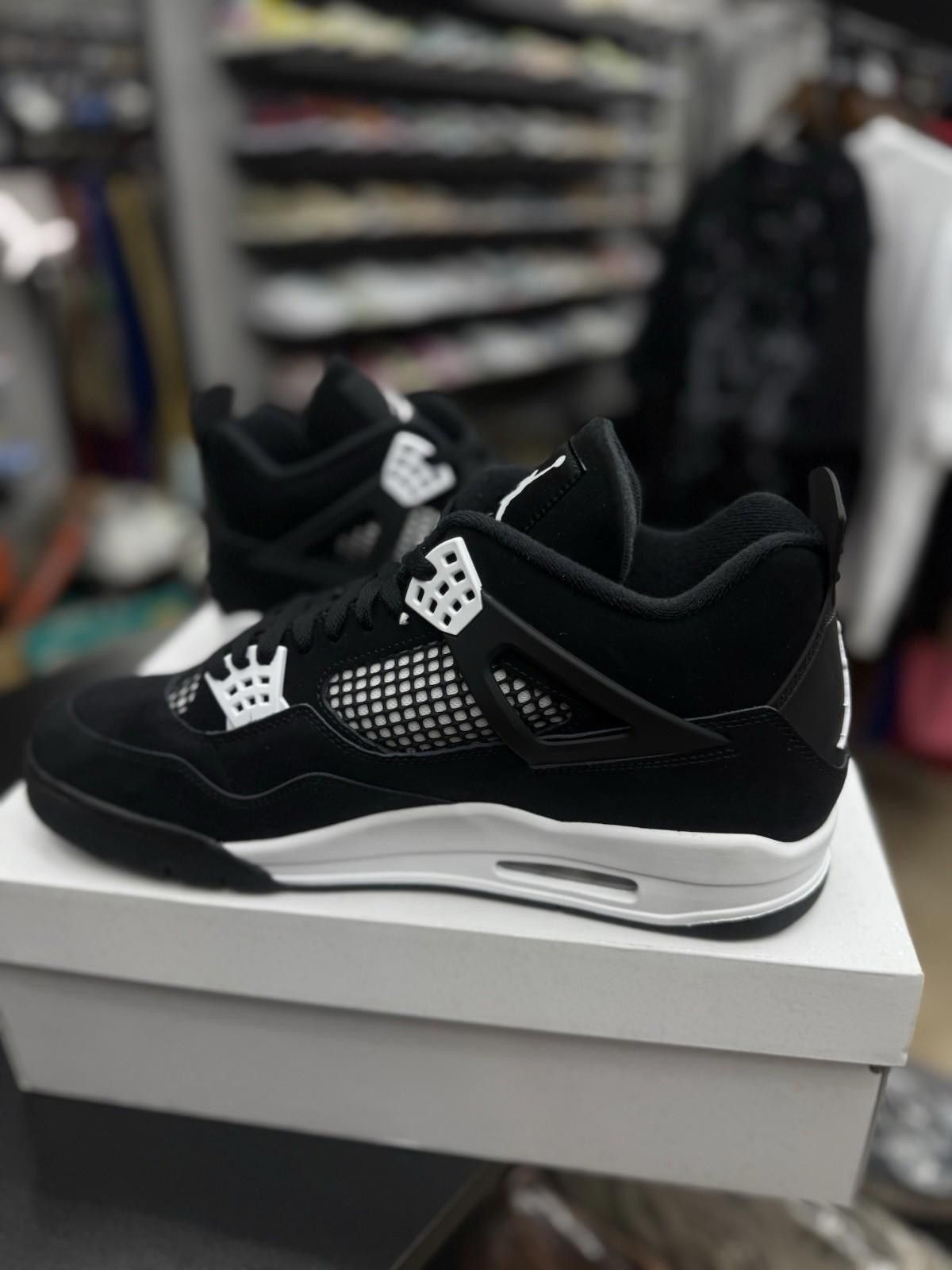 Jordan Brand Nike Air Jordan 4 Retro White Thunder FQ8138-001 Men’s (13) Size US 13 / EU 46 - 10 Thumbnail
