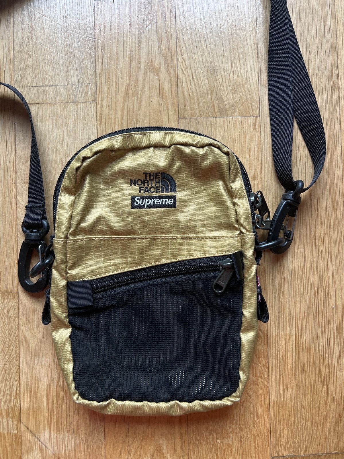 Supreme × The North Face Supreme x The North Face Metallic Shoulder Bag (SS18) Size ONE SIZE - 2 Thumbnail